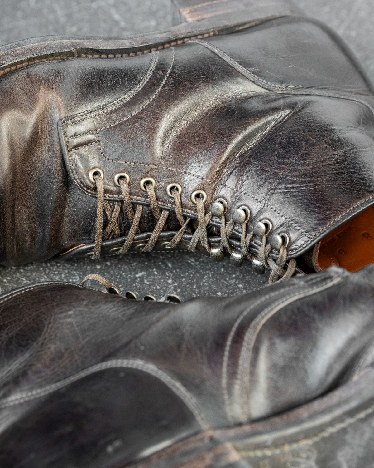 Photo by yuswang on February 1, 2025 of the Viberg Service Boot in Gallun Moose Viking Calf.
