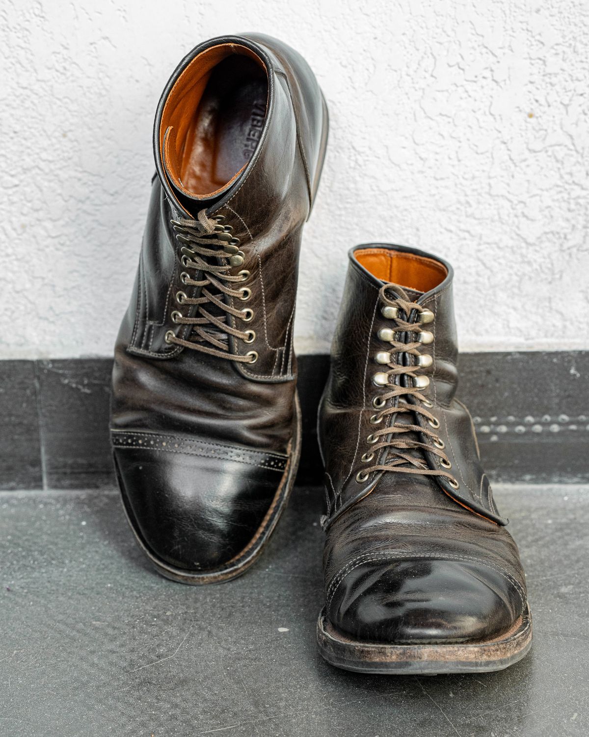 Photo by yuswang on February 1, 2025 of the Viberg Service Boot in Gallun Moose Viking Calf.