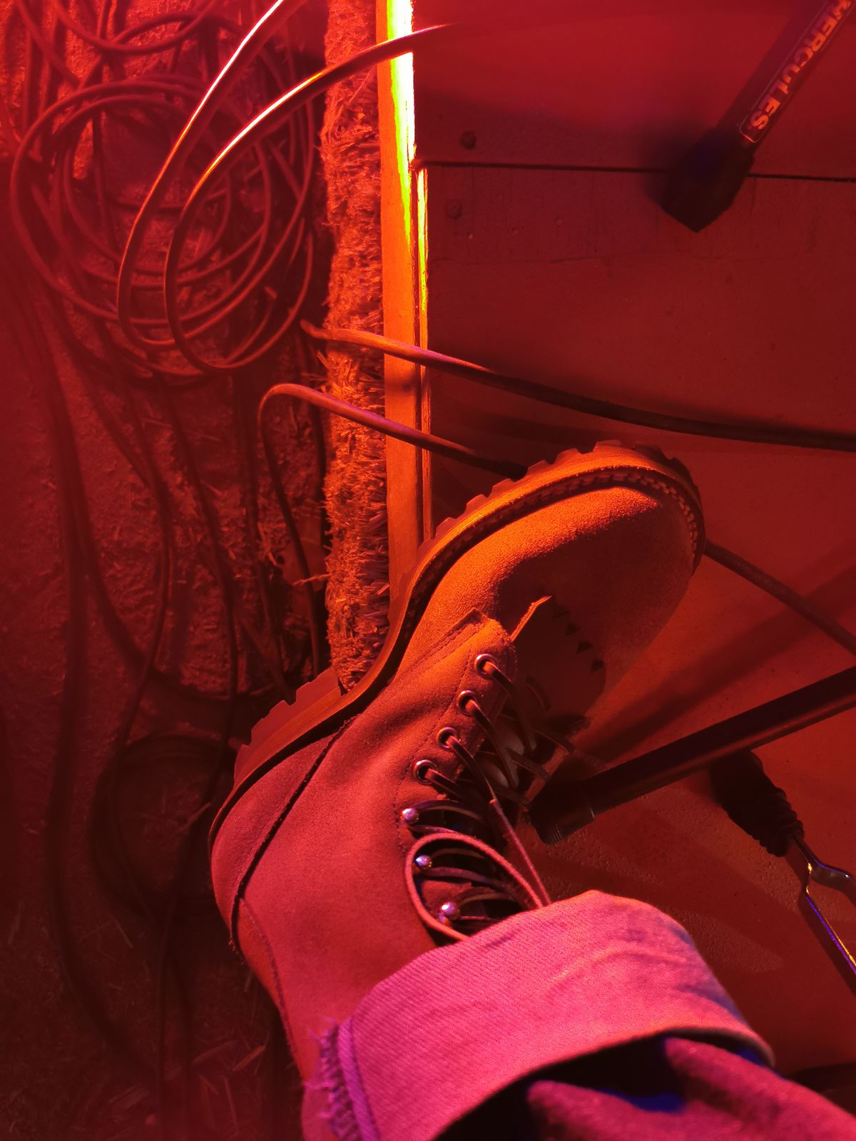 Photo by david on October 1, 2023 of the Drew's Boots DROP10V in Seidel Elk Tan Roughout.