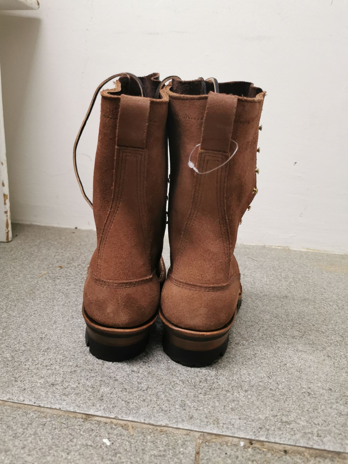 Photo by david on October 1, 2023 of the Drew's Boots DROP10V in Seidel Elk Tan Roughout.