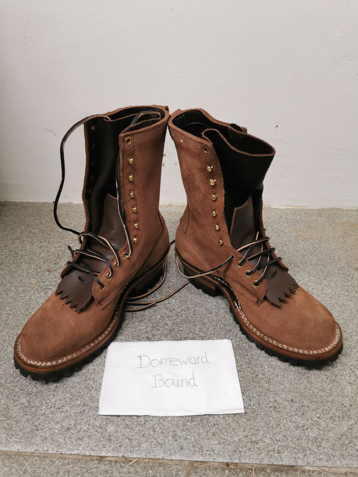 Photo by david on October 1, 2023 of the Drew's Boots DROP10V in Seidel Elk Tan Roughout.