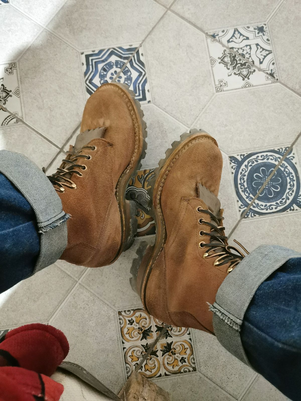 Photo by david on October 4, 2023 of the Drew's Boots DROP10V in Seidel Elk Tan Roughout.