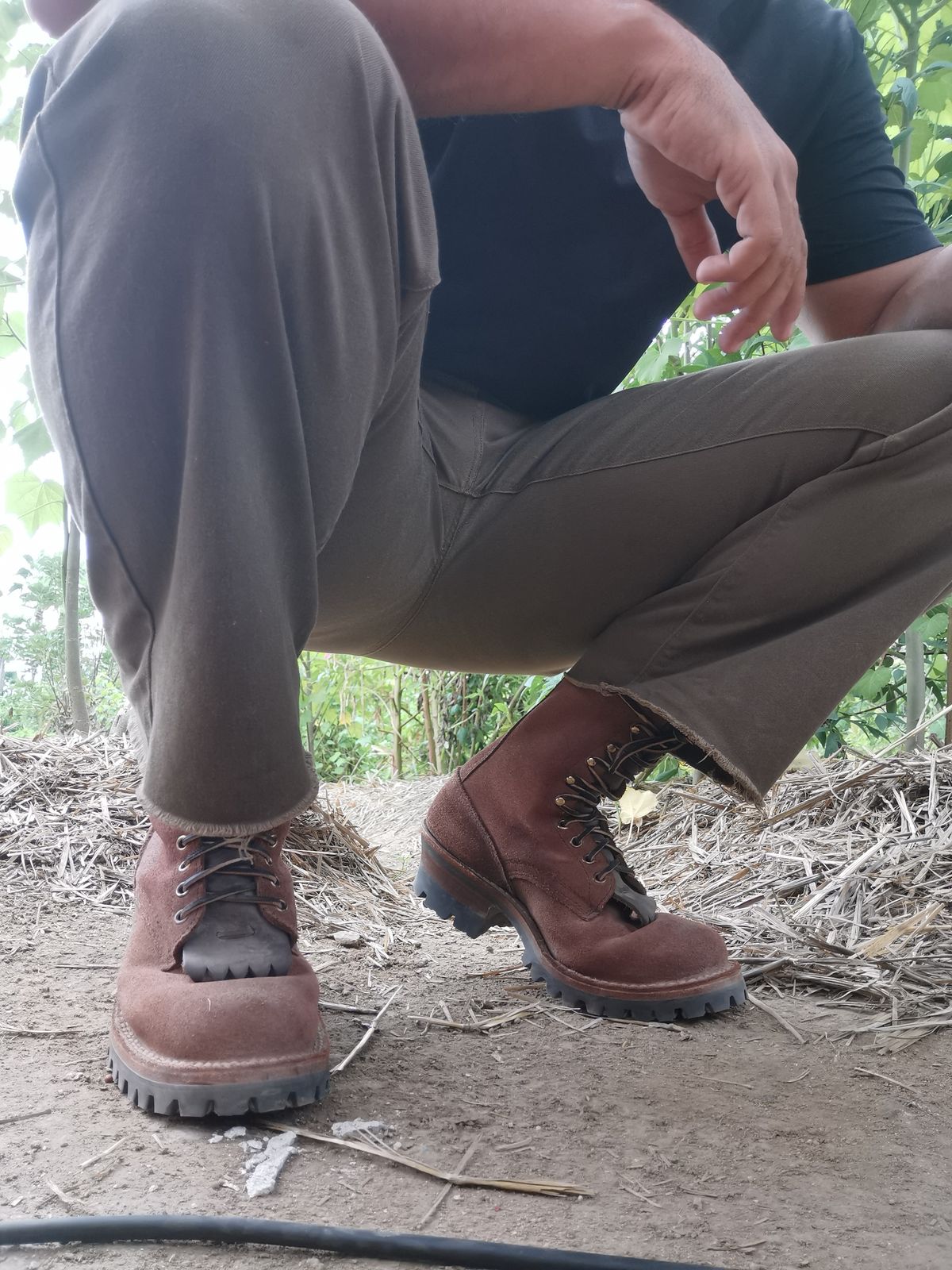 Photo by david on October 6, 2023 of the Drew's Boots DROP10V in Seidel Elk Tan Roughout.