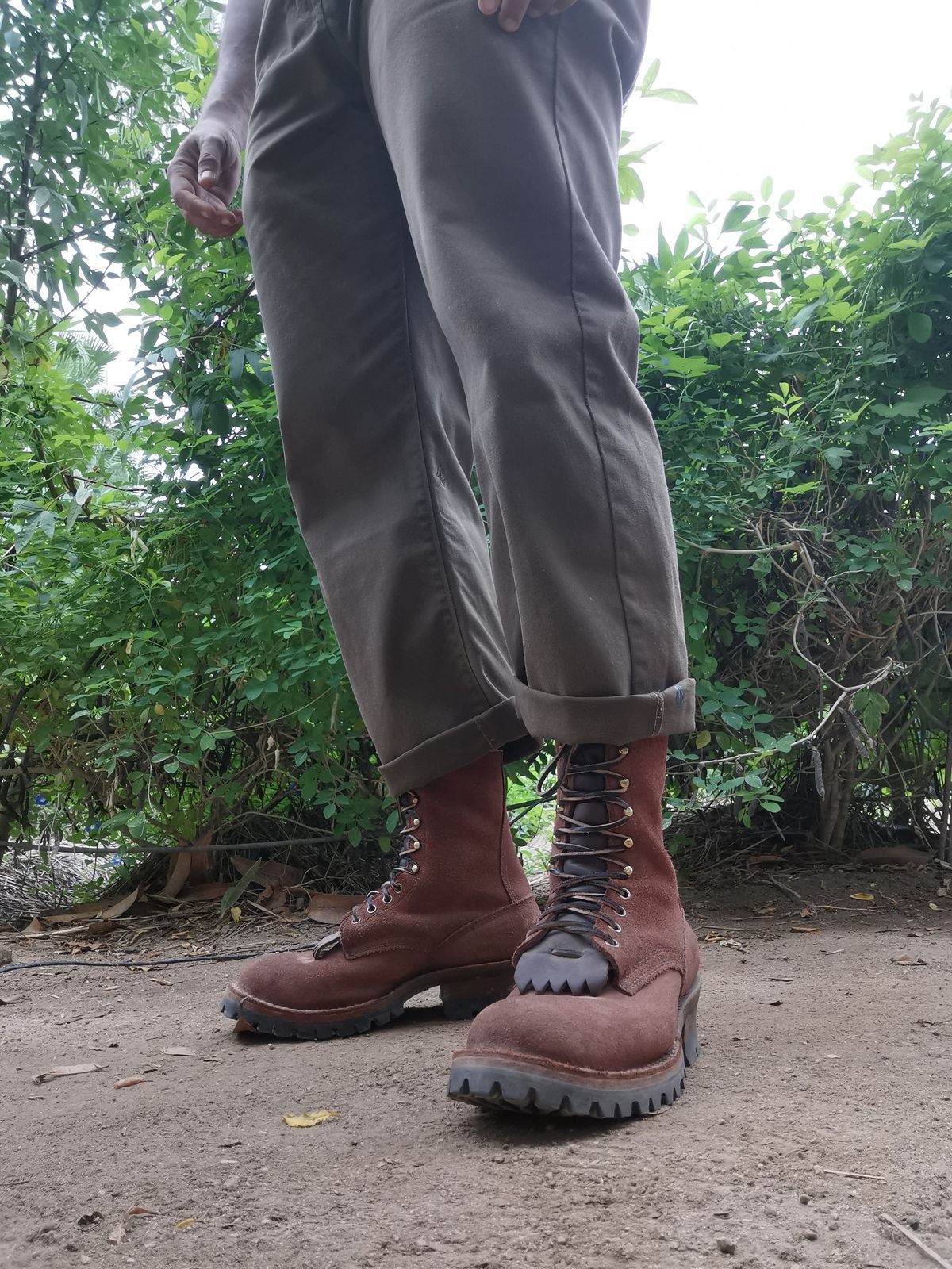 Photo by david on October 6, 2023 of the Drew's Boots DROP10V in Seidel Elk Tan Roughout.