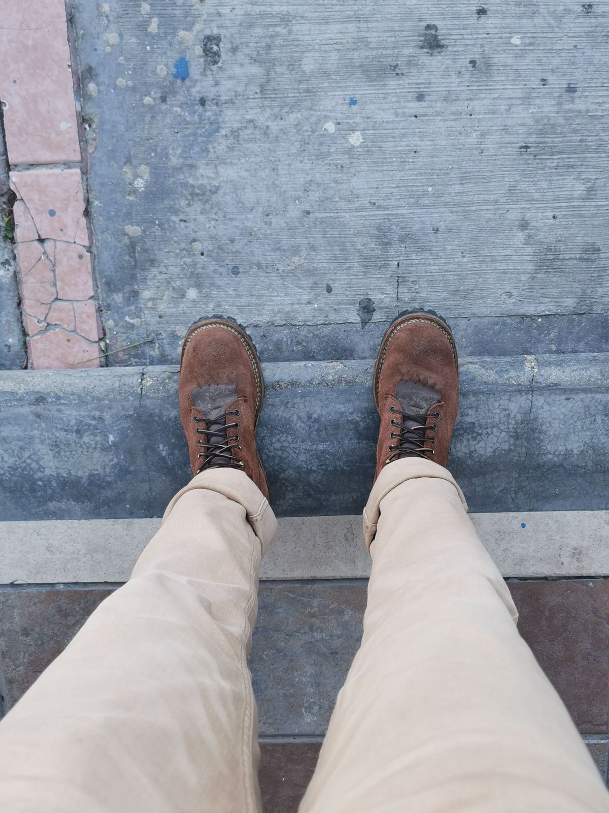 Photo by david on October 23, 2023 of the Drew's Boots DROP10V in Seidel Elk Tan Roughout.