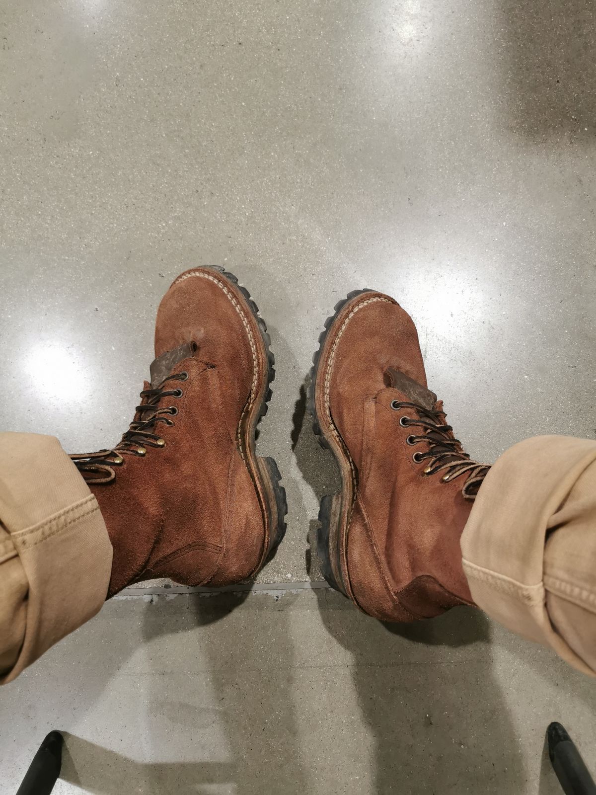 Photo by david on October 23, 2023 of the Drew's Boots DROP10V in Seidel Elk Tan Roughout.