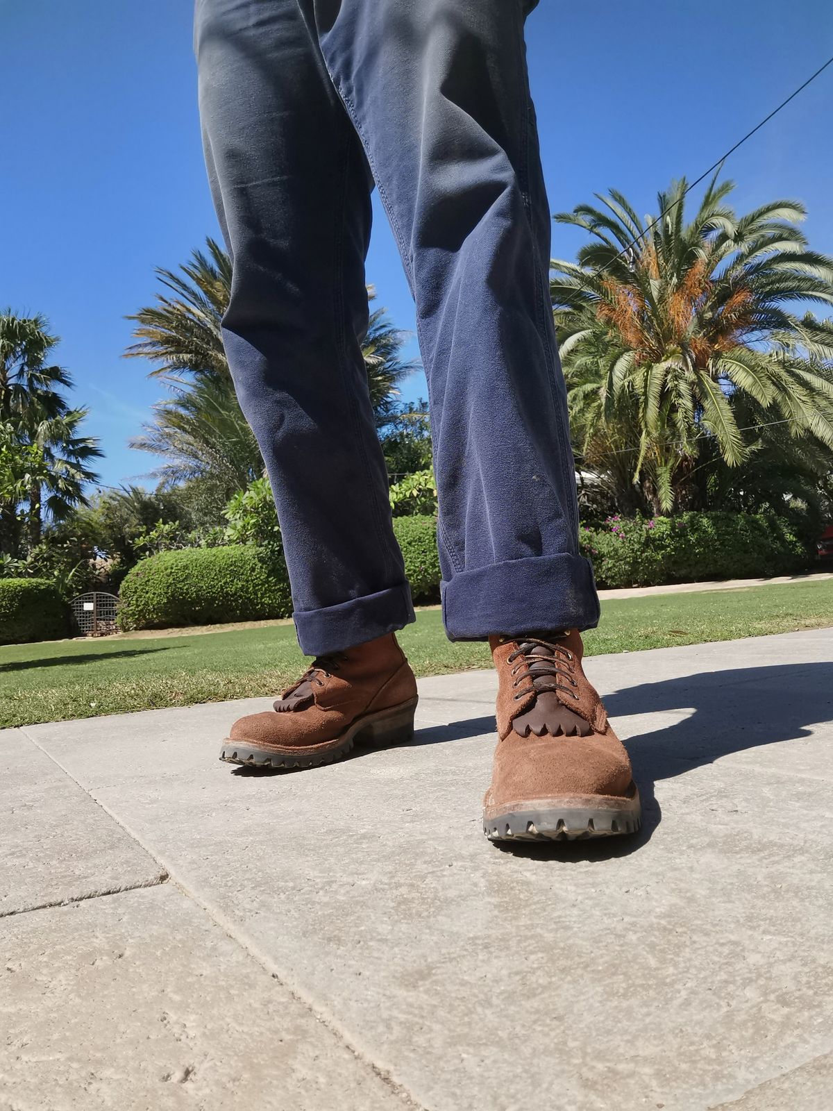 Photo by david on November 1, 2023 of the Drew's Boots DROP10V in Seidel Elk Tan Roughout.