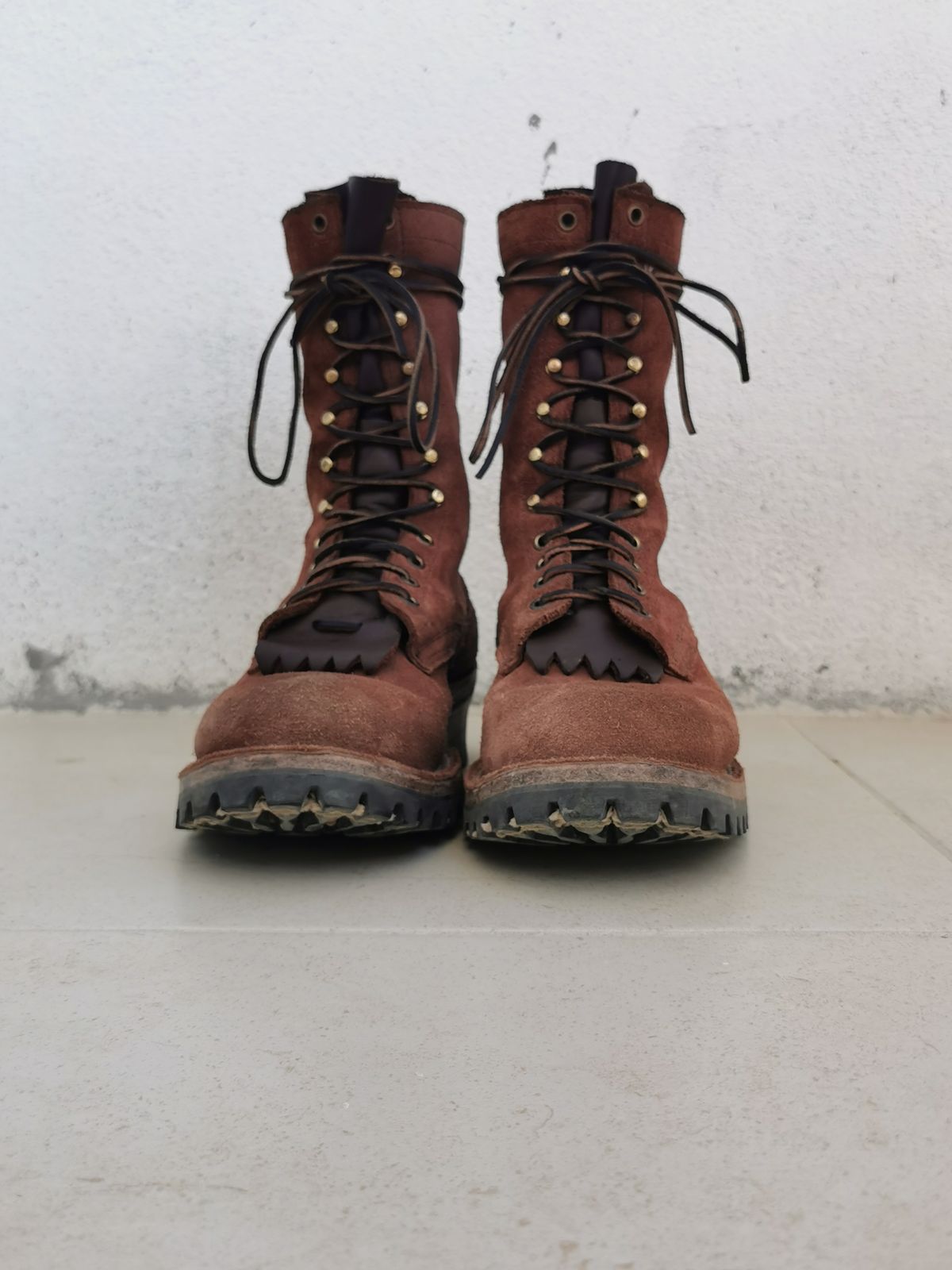 Photo by david on November 1, 2023 of the Drew's Boots DROP10V in Seidel Elk Tan Roughout.