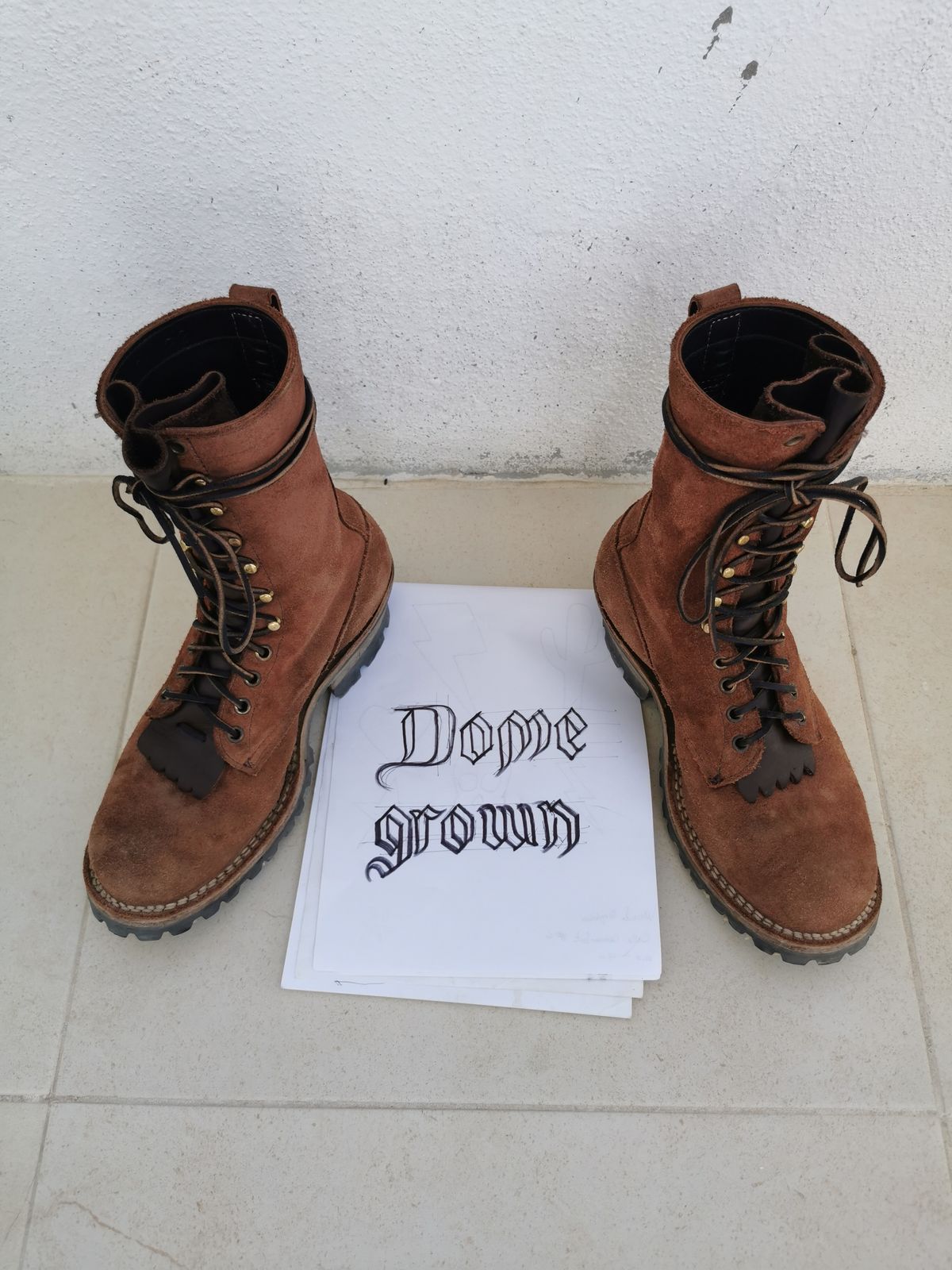 Photo by david on November 1, 2023 of the Drew's Boots DROP10V in Seidel Elk Tan Roughout.