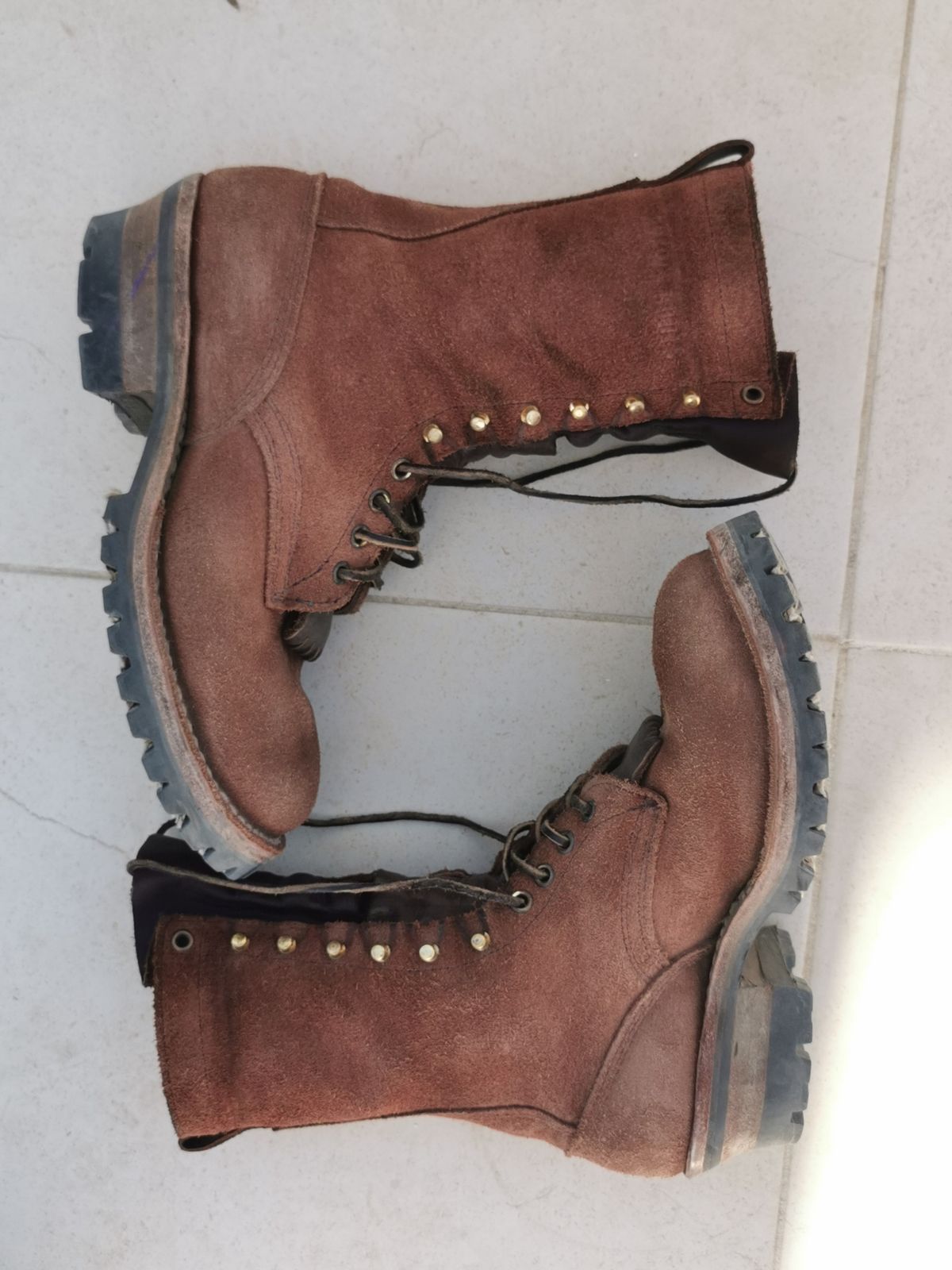 Photo by david on December 2, 2023 of the Drew's Boots DROP10V in Seidel Elk Tan Roughout.