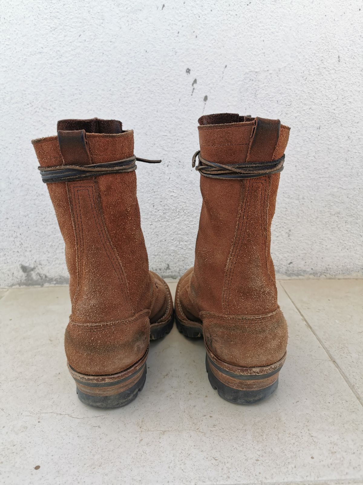 Photo by david on January 2, 2024 of the Drew's Boots DROP10V in Seidel Elk Tan Roughout.