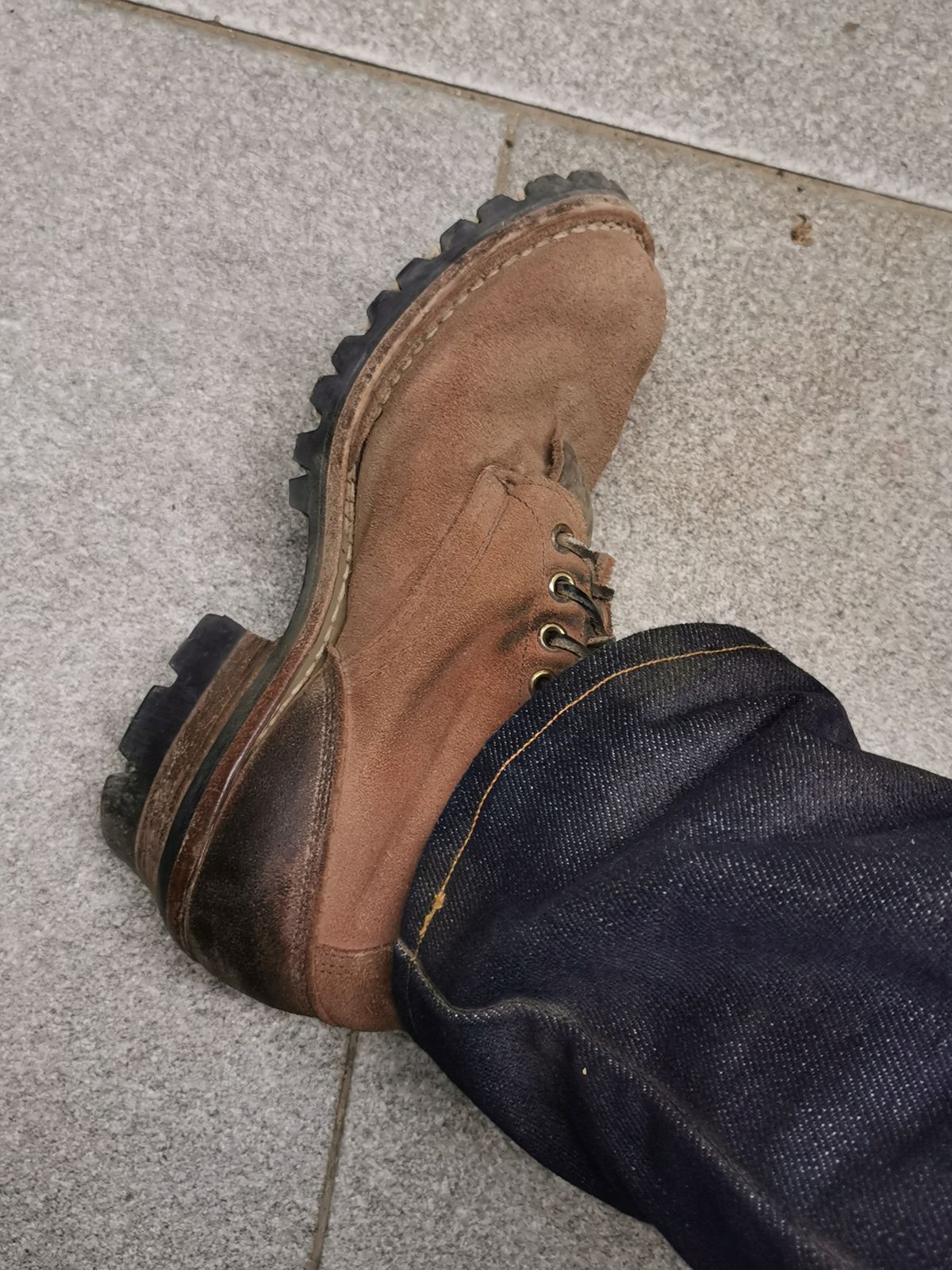 Photo by david on January 7, 2024 of the Drew's Boots DROP10V in Seidel Elk Tan Roughout.
