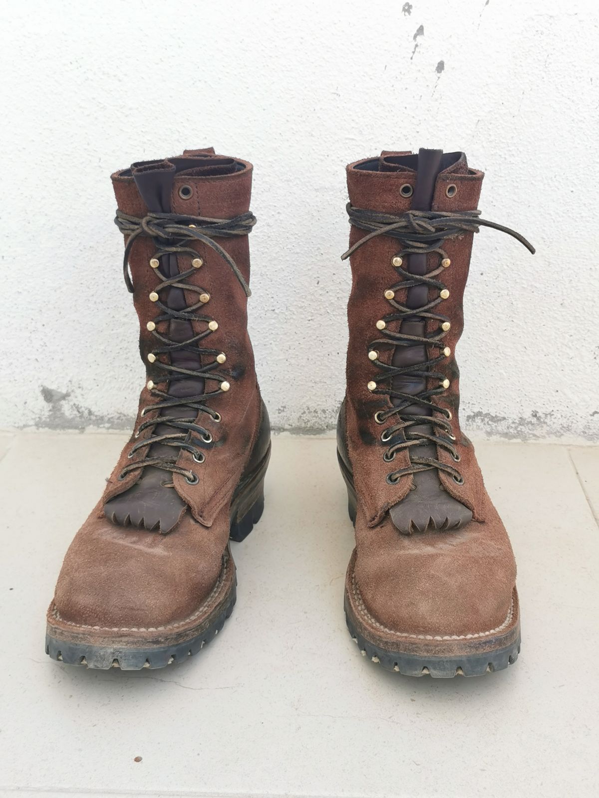 Photo by david on February 1, 2024 of the Drew's Boots DROP10V in Seidel Elk Tan Roughout.