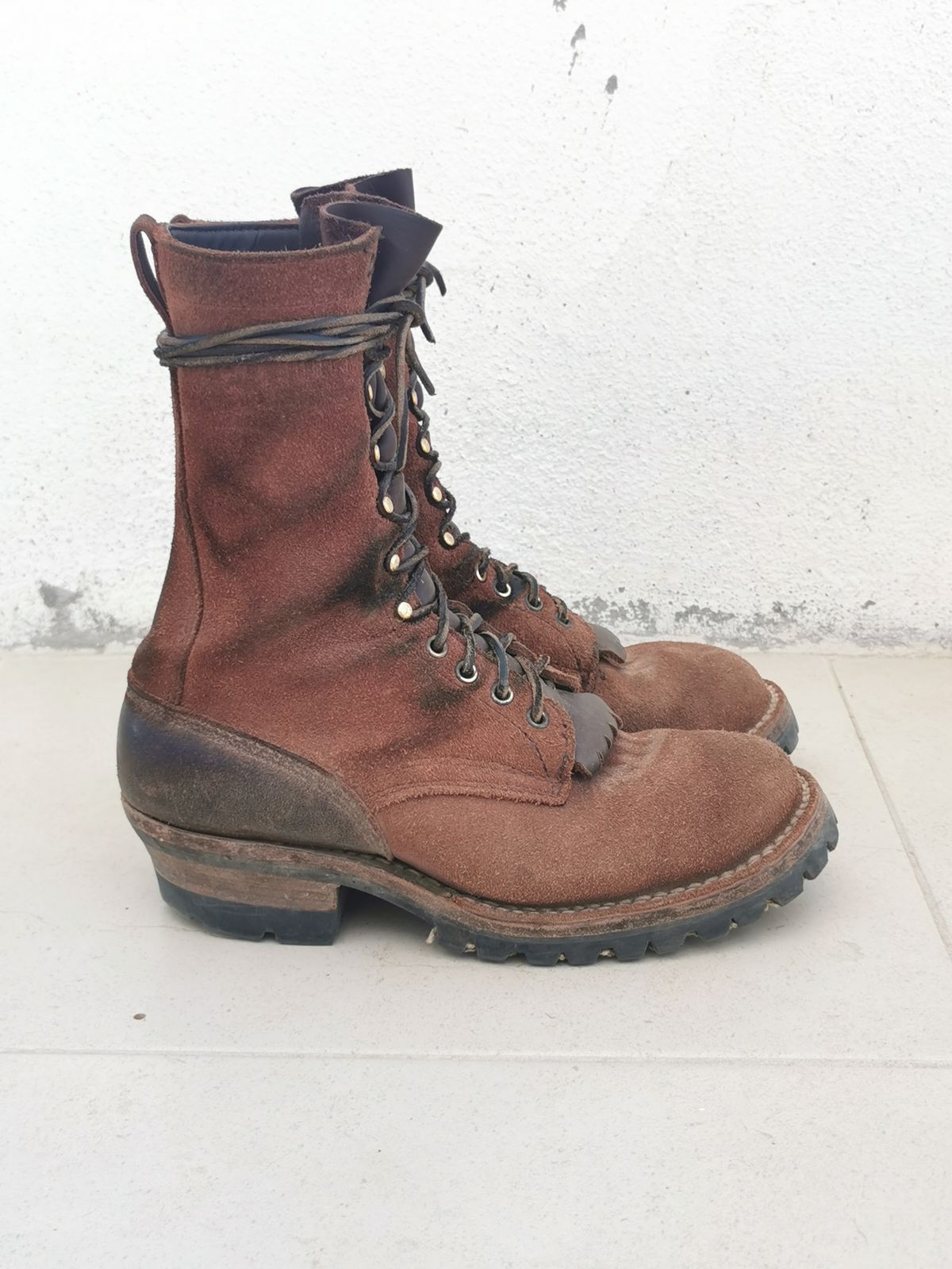 Photo by david on February 1, 2024 of the Drew's Boots DROP10V in Seidel Elk Tan Roughout.