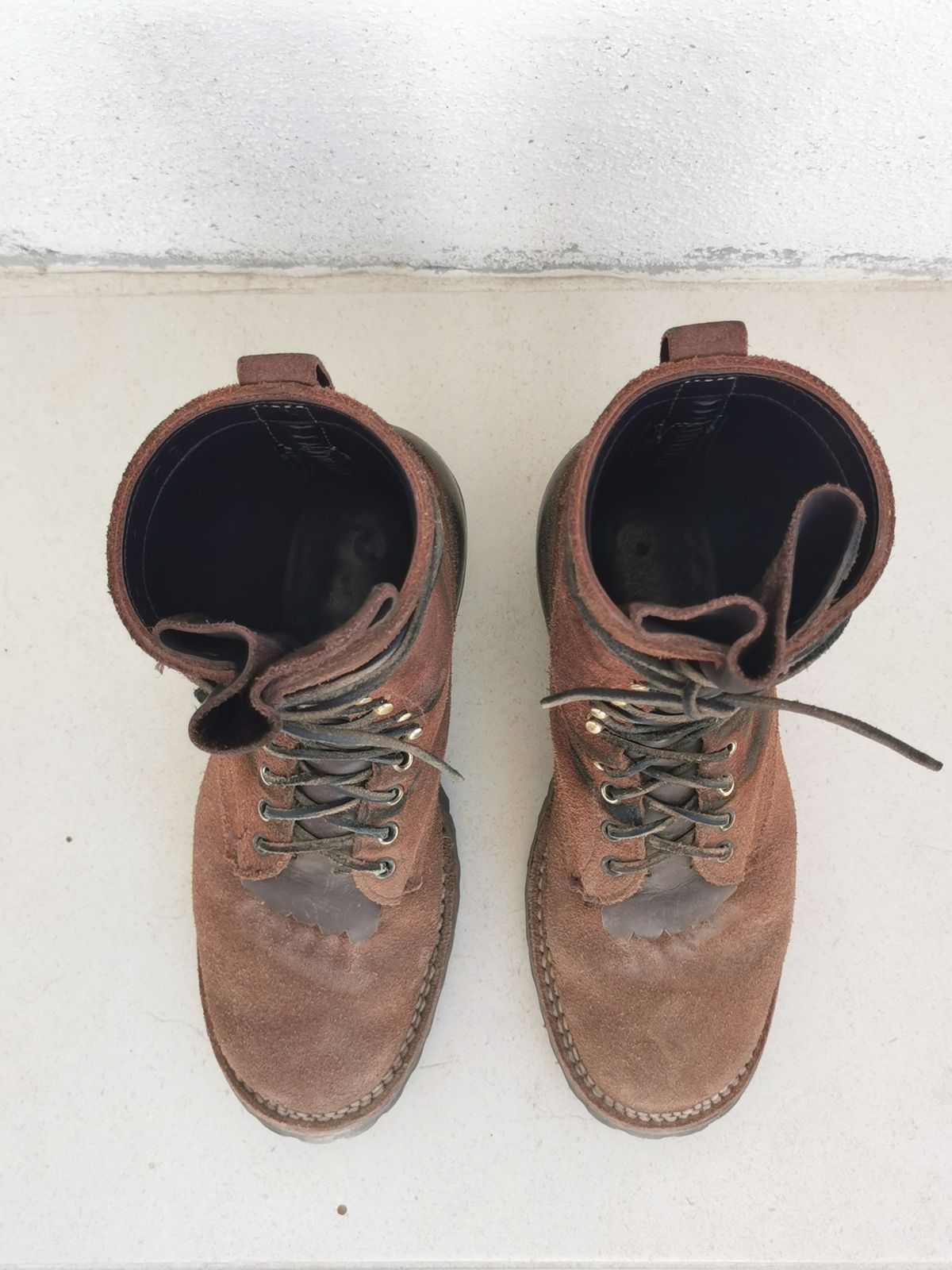 Photo by david on February 1, 2024 of the Drew's Boots DROP10V in Seidel Elk Tan Roughout.