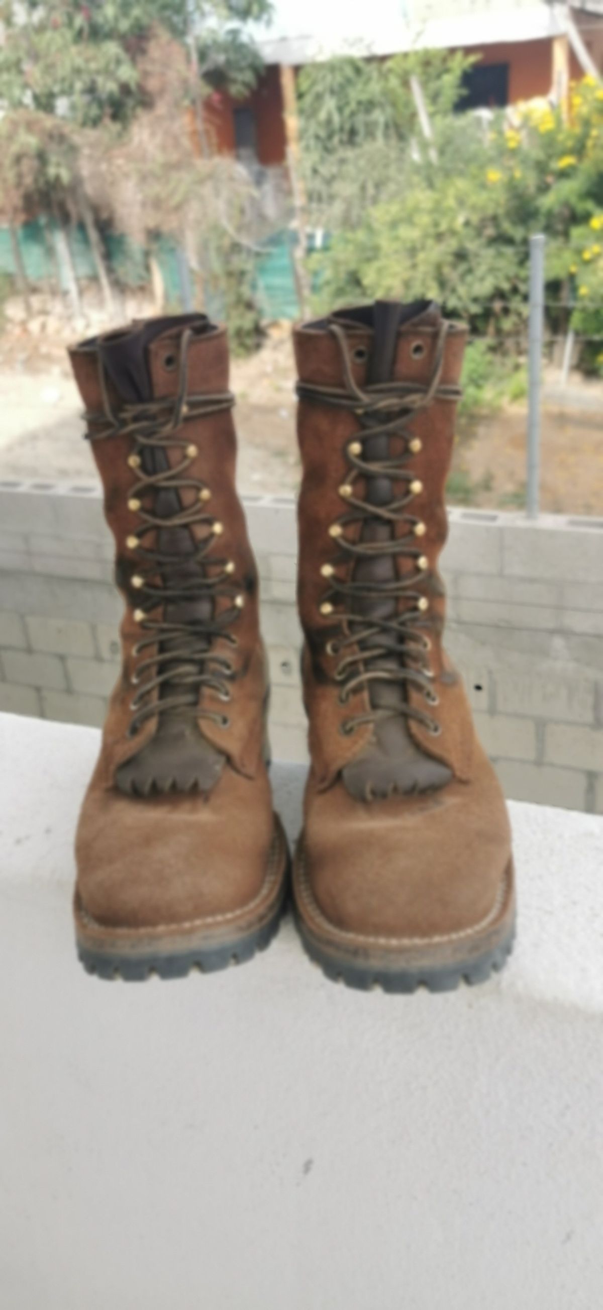 Photo by david on March 1, 2024 of the Drew's Boots DROP10V in Seidel Elk Tan Roughout.
