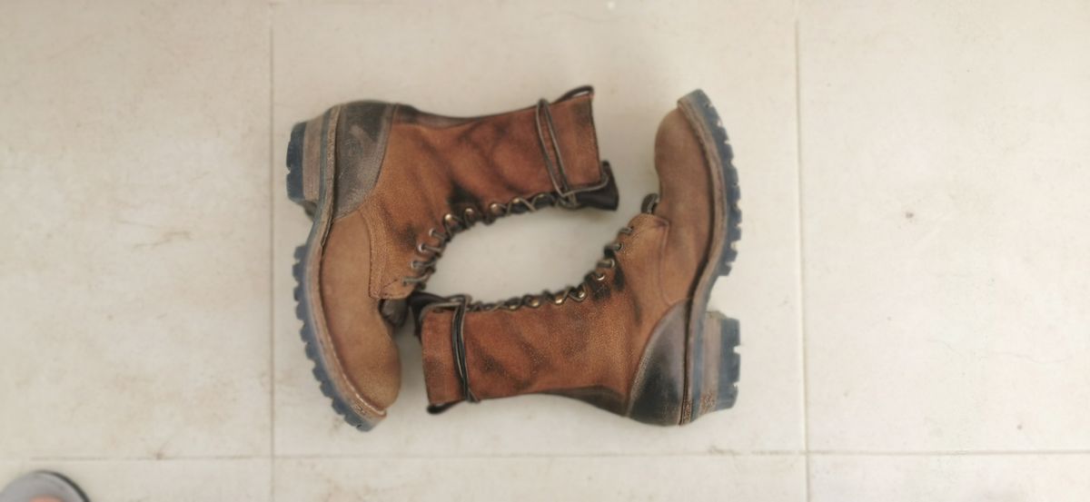 Photo by david on March 1, 2024 of the Drew's Boots DROP10V in Seidel Elk Tan Roughout.