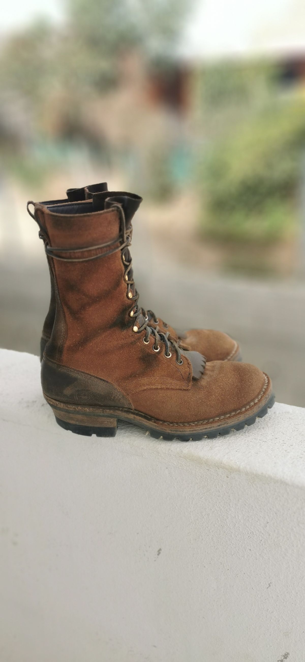 Photo by david on March 1, 2024 of the Drew's Boots DROP10V in Seidel Elk Tan Roughout.