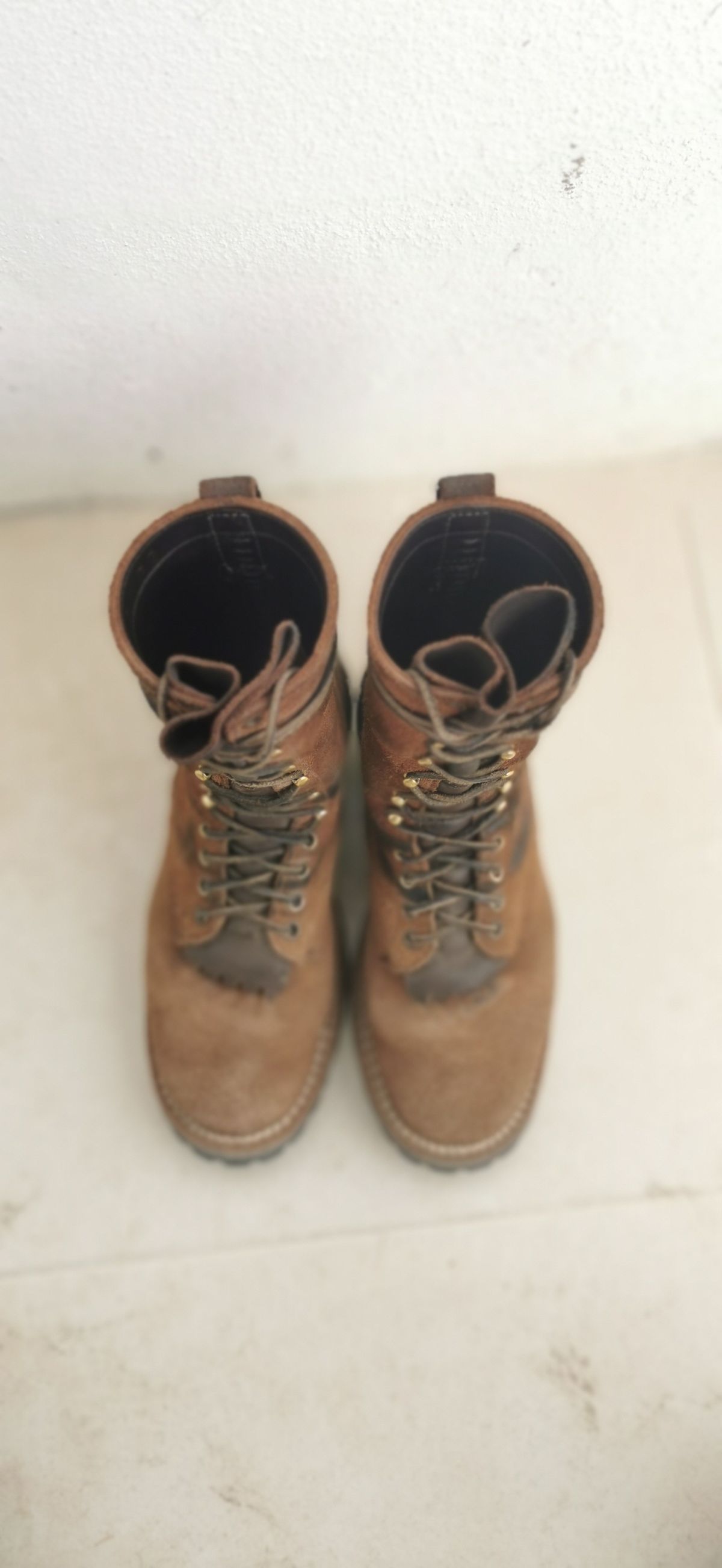 Photo by david on March 1, 2024 of the Drew's Boots DROP10V in Seidel Elk Tan Roughout.