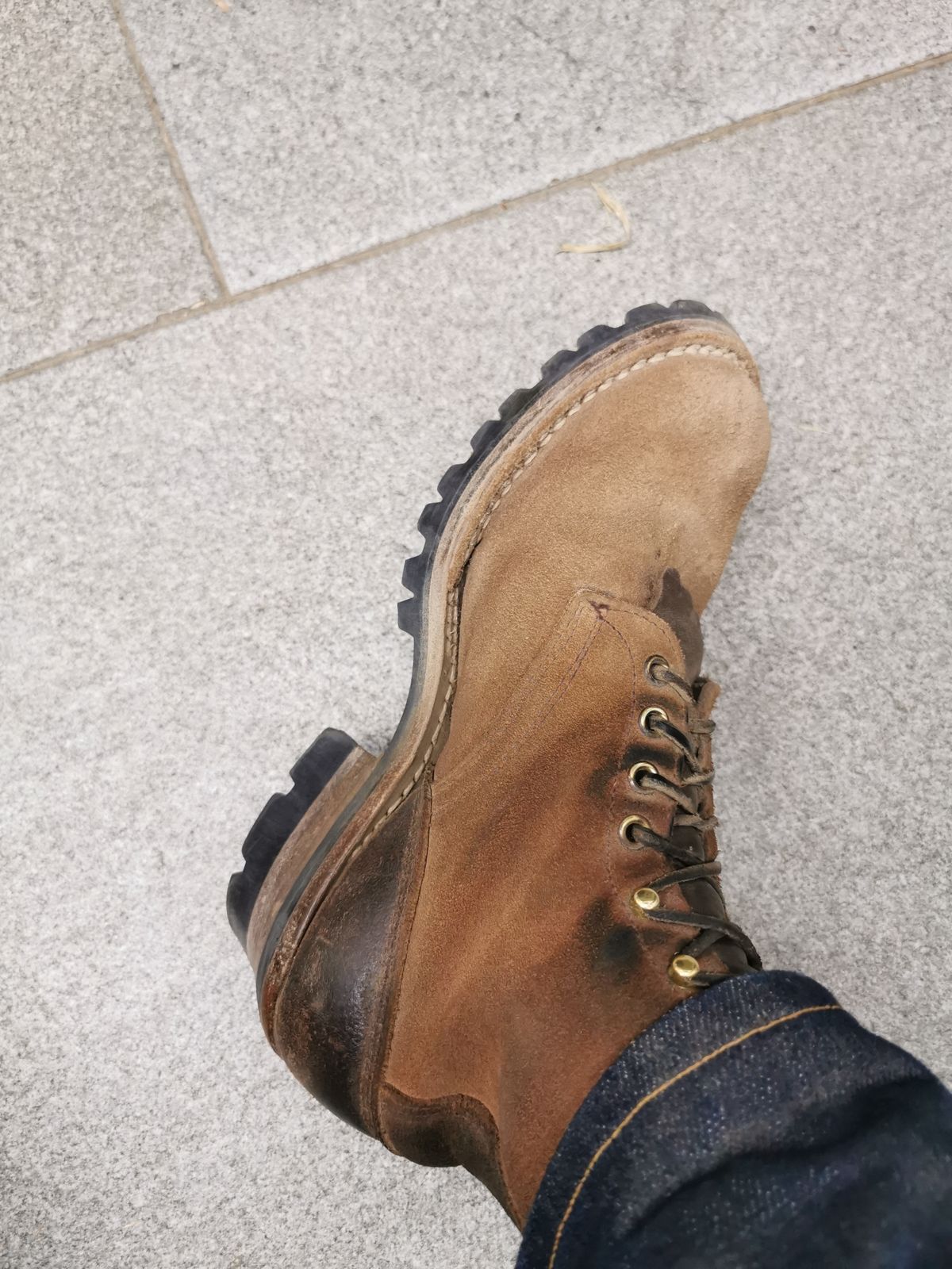 Photo by david on March 15, 2024 of the Drew's Boots DROP10V in Seidel Elk Tan Roughout.