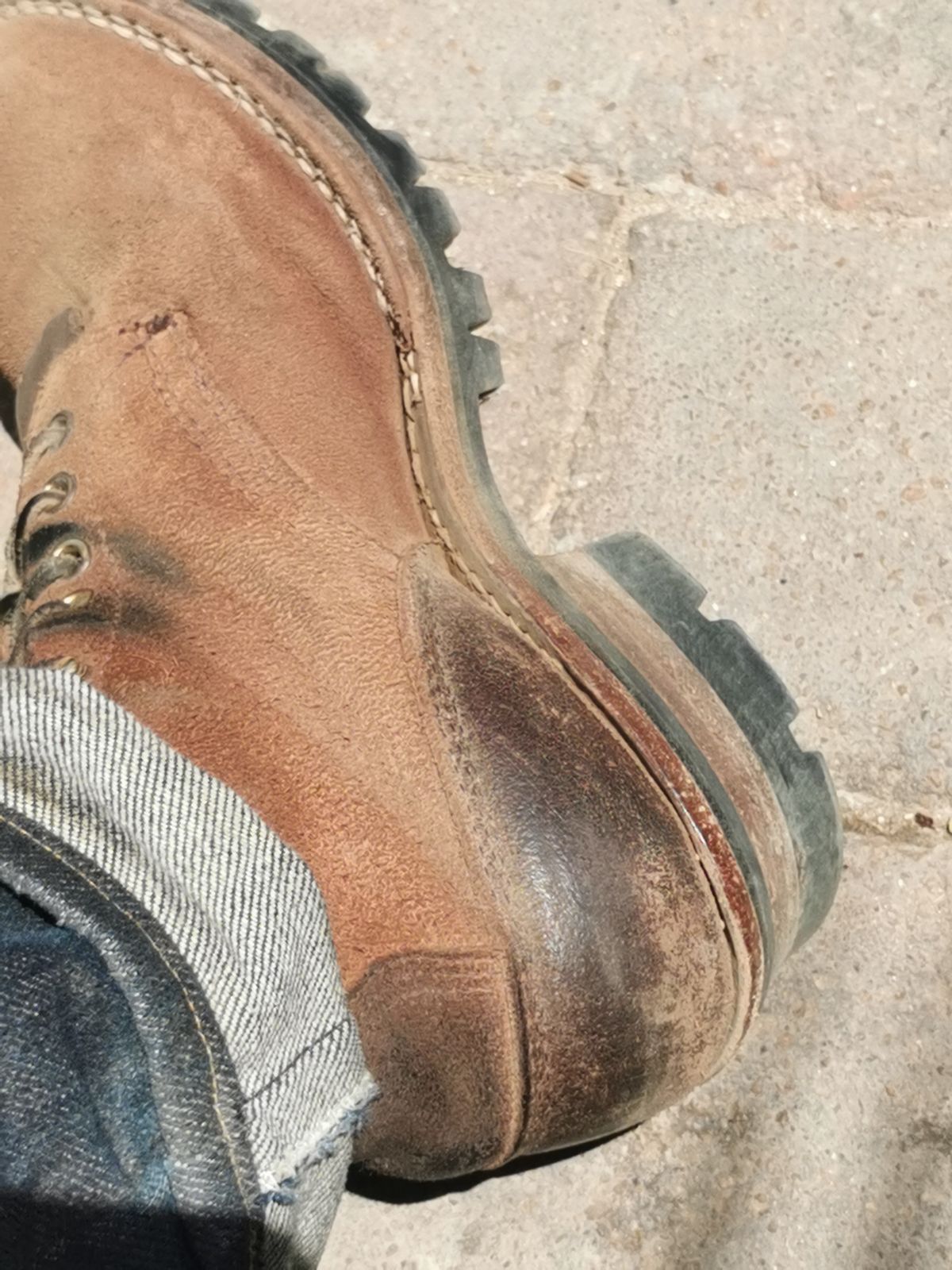 Photo by david on March 30, 2024 of the Drew's Boots DROP10V in Seidel Elk Tan Roughout.