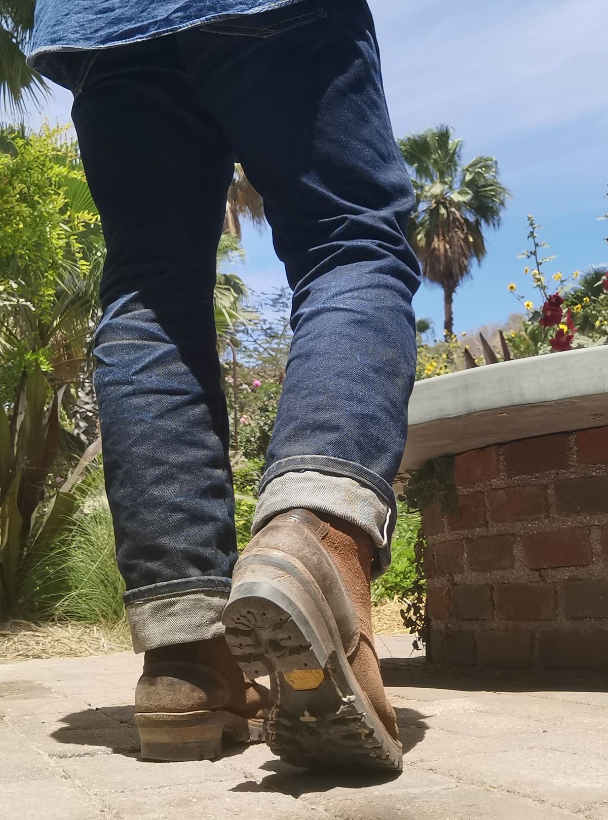 Photo by david on March 30, 2024 of the Drew's Boots DROP10V in Seidel Elk Tan Roughout.