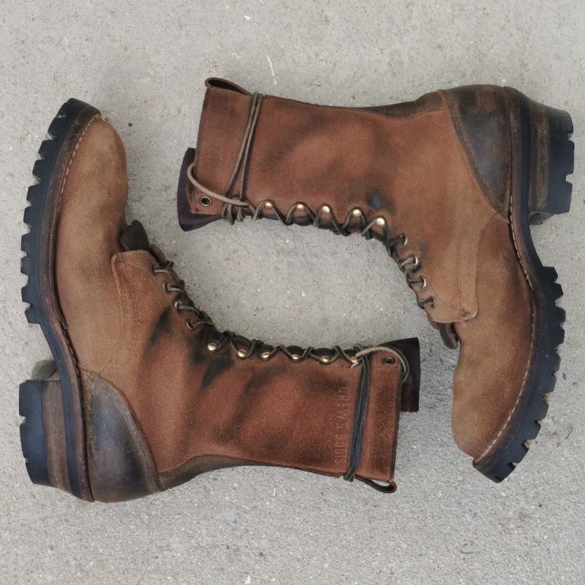 Photo by david on April 3, 2024 of the Drew's Boots DROP10V in Seidel Elk Tan Roughout.