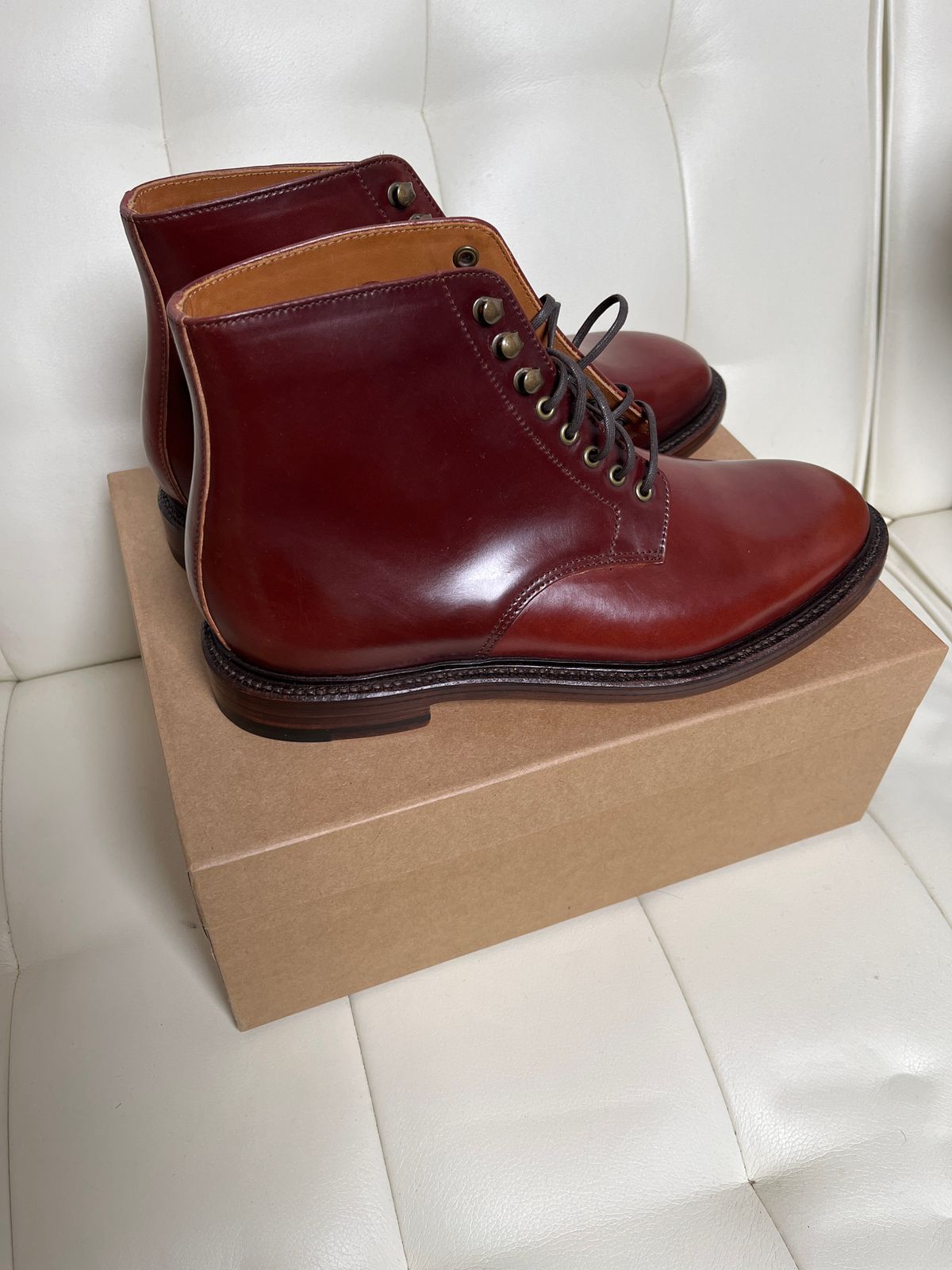 Photo by tosh on September 21, 2023 of the Grant Stone Edward Boot in Horween Garnet Shell Cordovan.