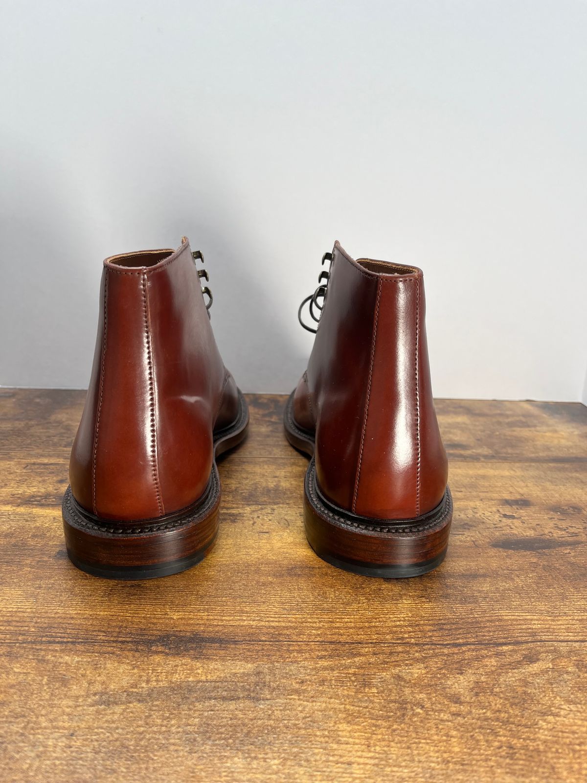 Photo by tosh on October 1, 2023 of the Grant Stone Edward Boot in Horween Garnet Shell Cordovan.