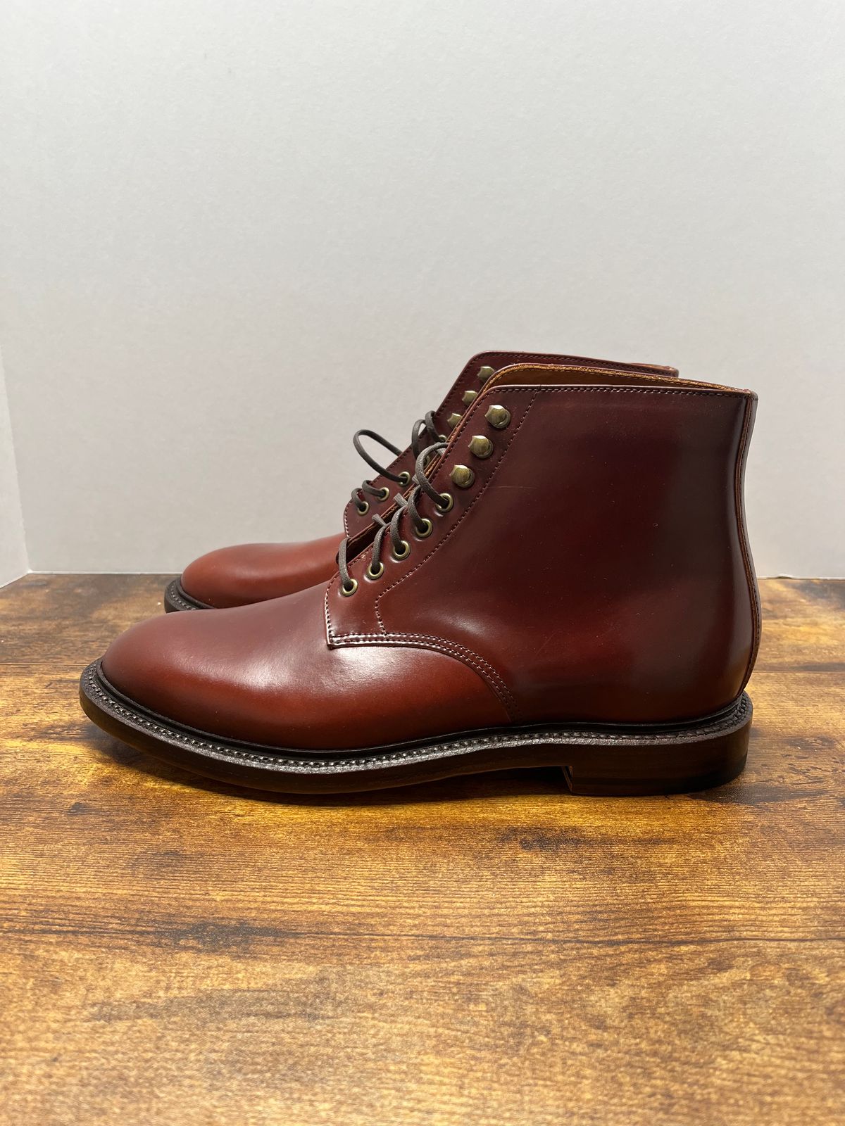 Photo by tosh on October 1, 2023 of the Grant Stone Edward Boot in Horween Garnet Shell Cordovan.