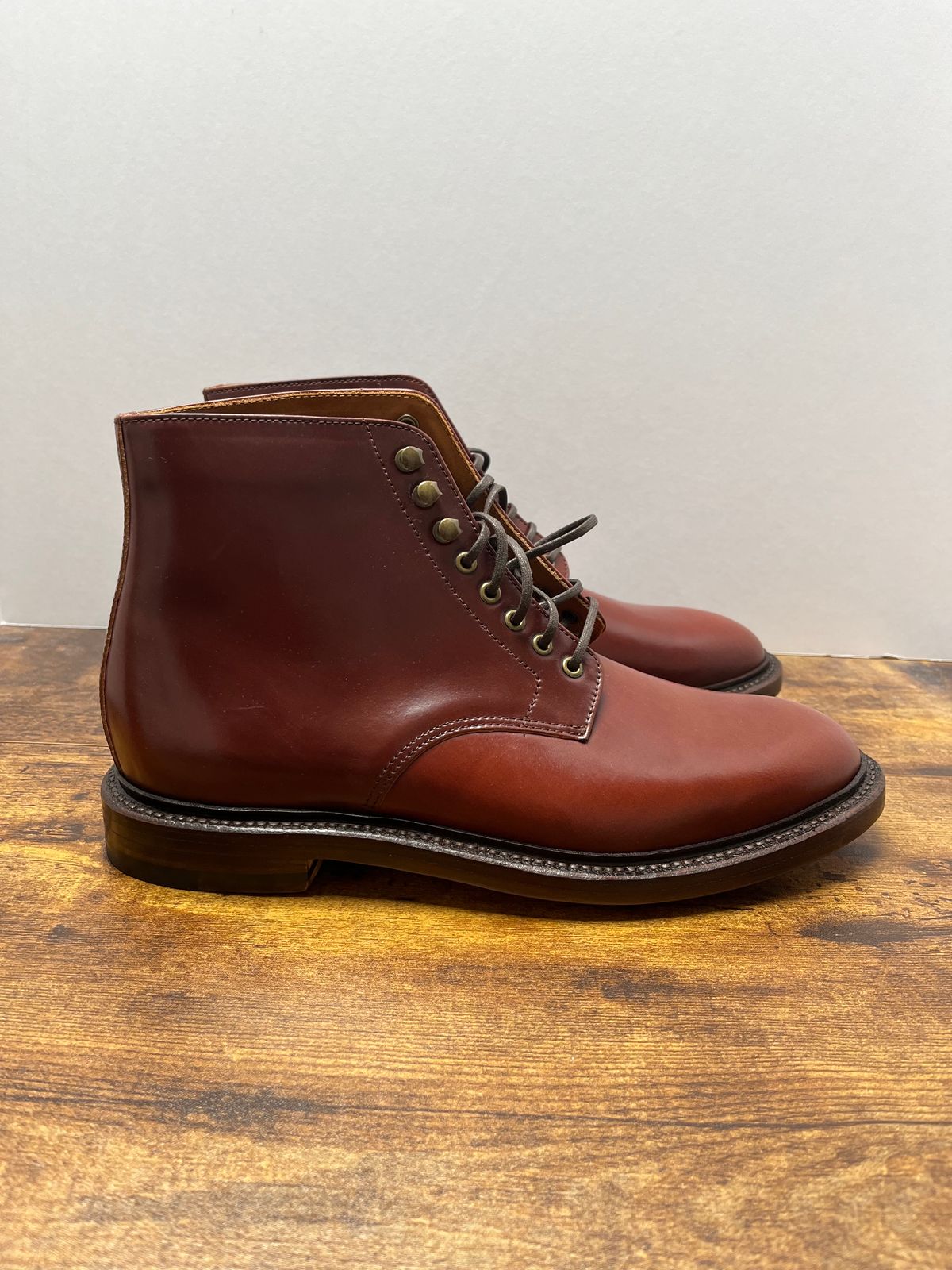 Photo by tosh on October 1, 2023 of the Grant Stone Edward Boot in Horween Garnet Shell Cordovan.
