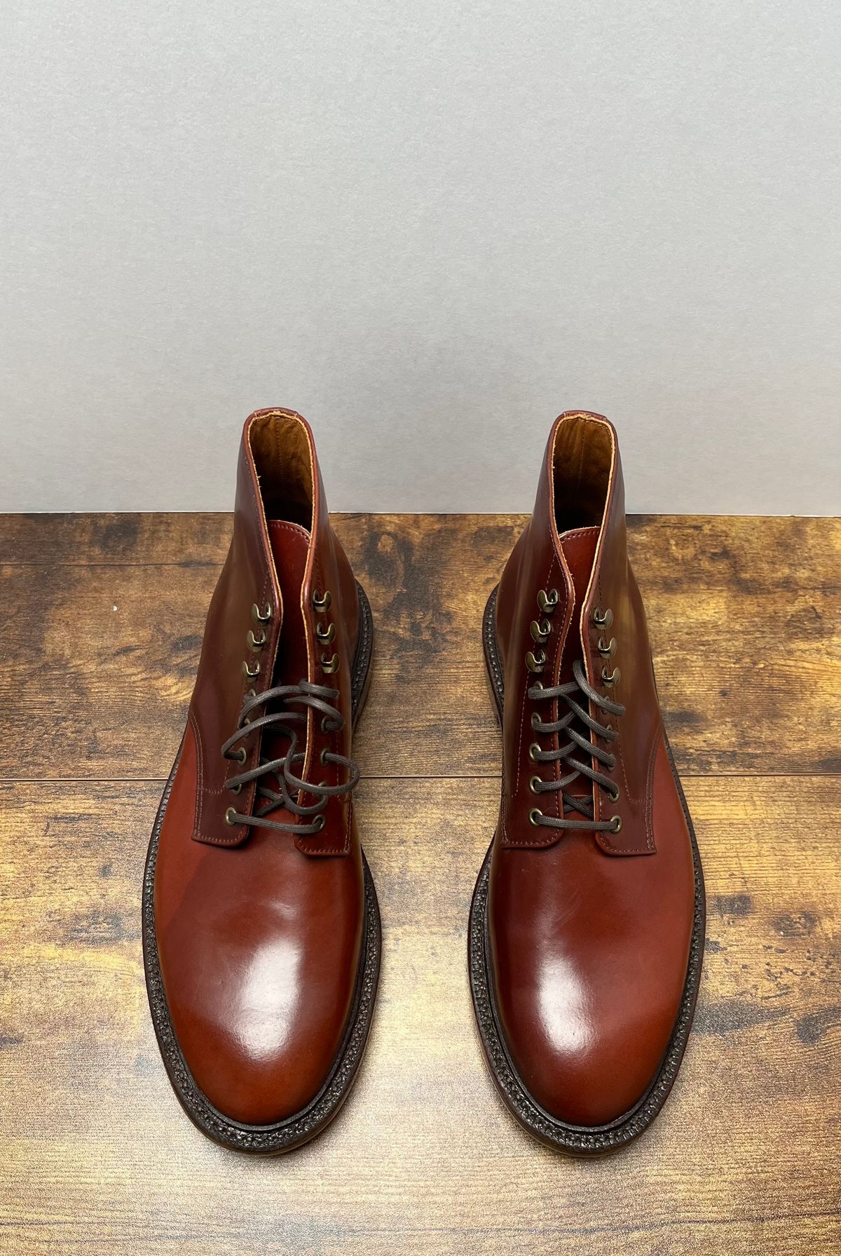 Photo by tosh on October 1, 2023 of the Grant Stone Edward Boot in Horween Garnet Shell Cordovan.