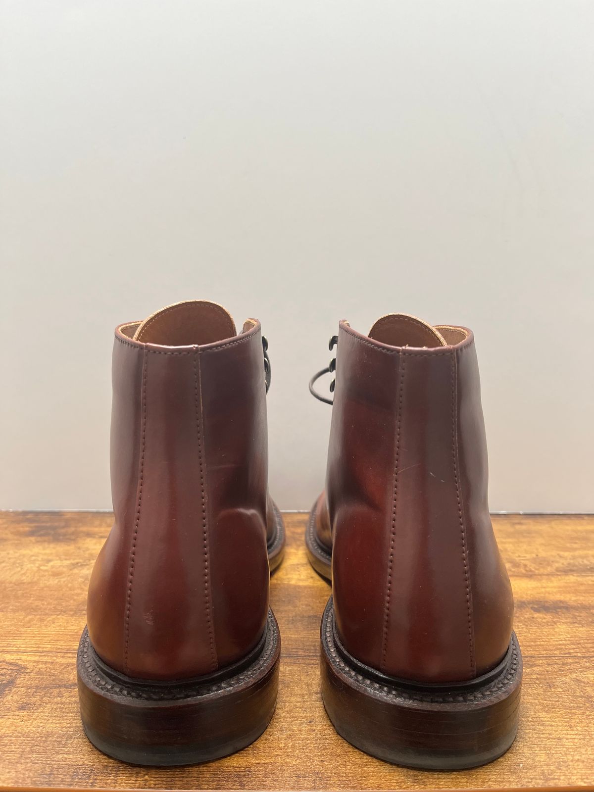 Photo by tosh on November 5, 2023 of the Grant Stone Edward Boot in Horween Garnet Shell Cordovan.