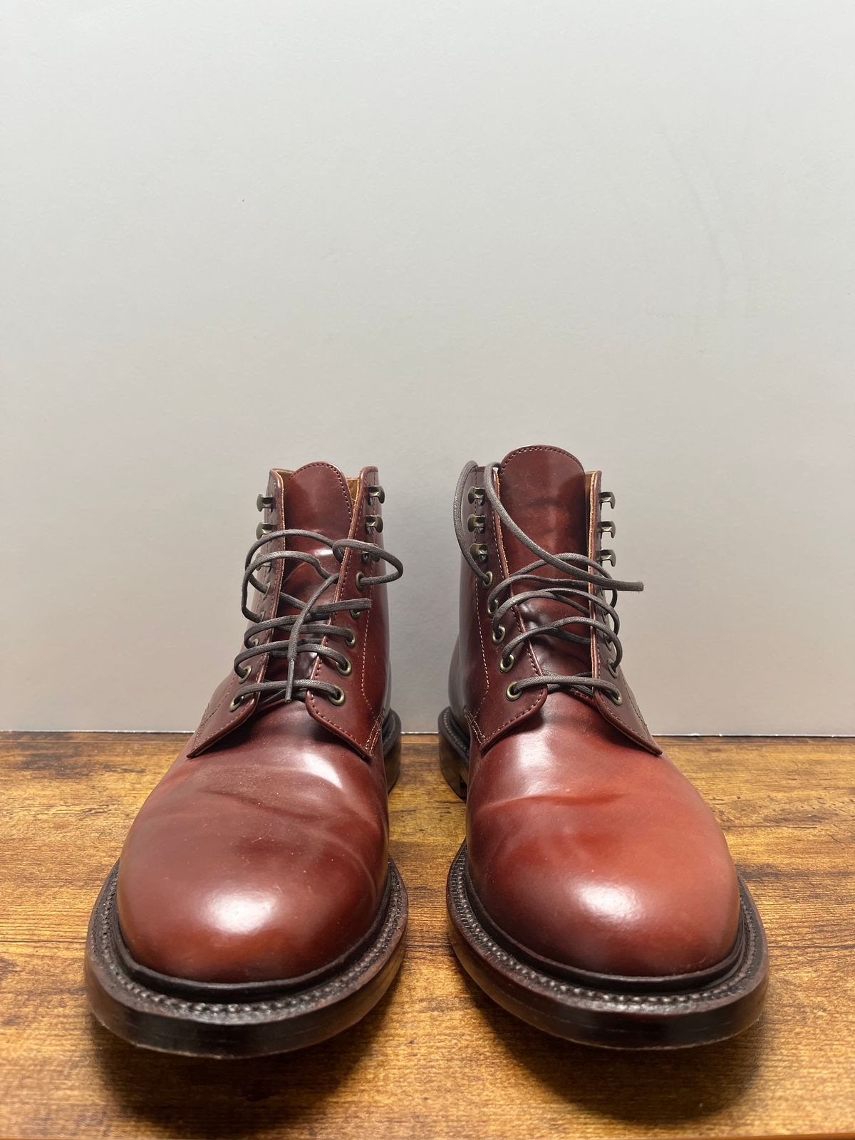 Photo by tosh on November 5, 2023 of the Grant Stone Edward Boot in Horween Garnet Shell Cordovan.