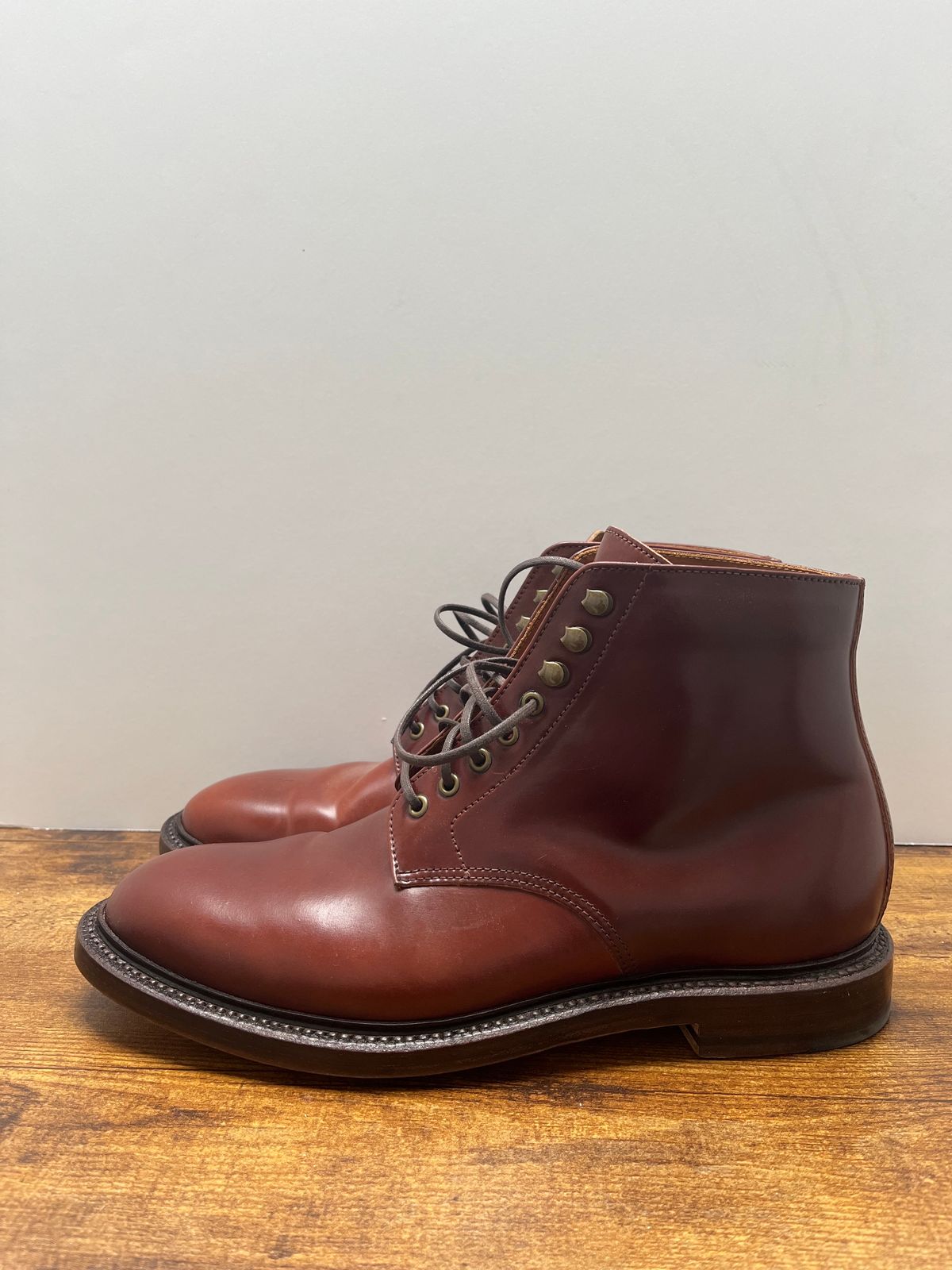 Photo by tosh on November 5, 2023 of the Grant Stone Edward Boot in Horween Garnet Shell Cordovan.