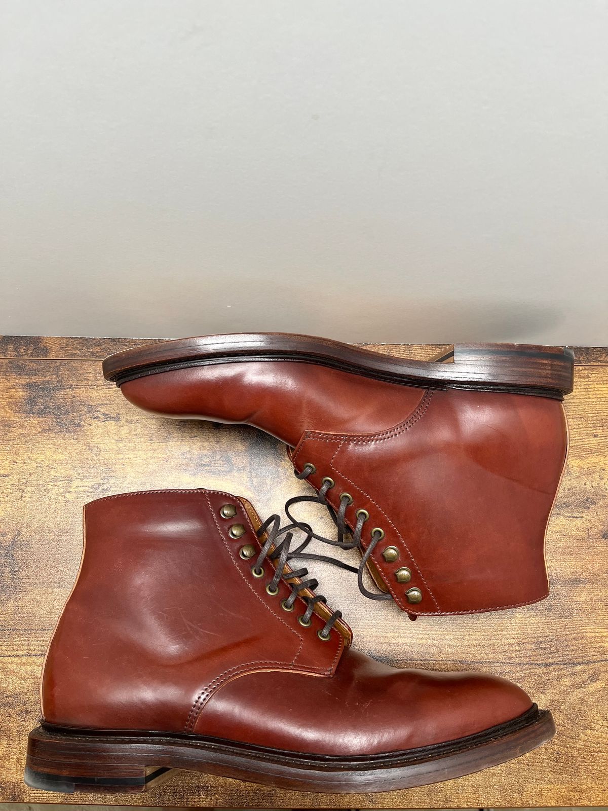 Photo by tosh on November 5, 2023 of the Grant Stone Edward Boot in Horween Garnet Shell Cordovan.