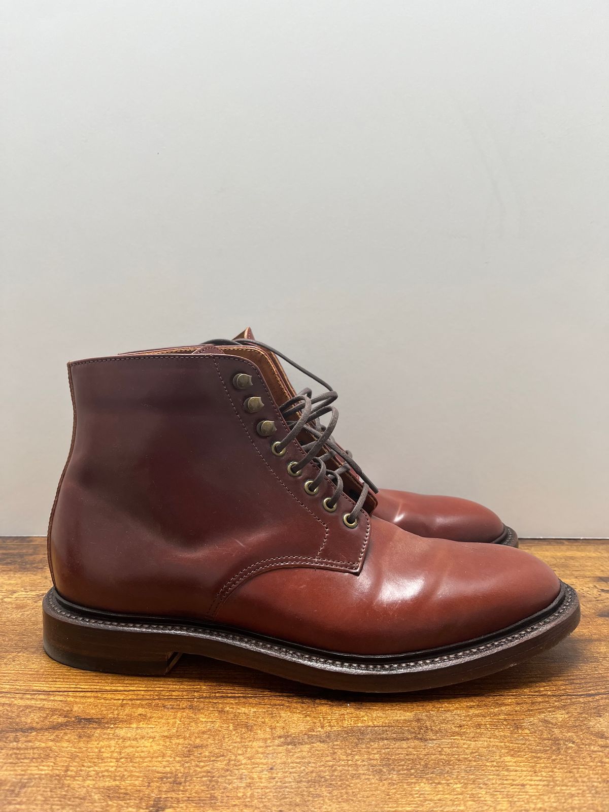 Photo by tosh on November 5, 2023 of the Grant Stone Edward Boot in Horween Garnet Shell Cordovan.