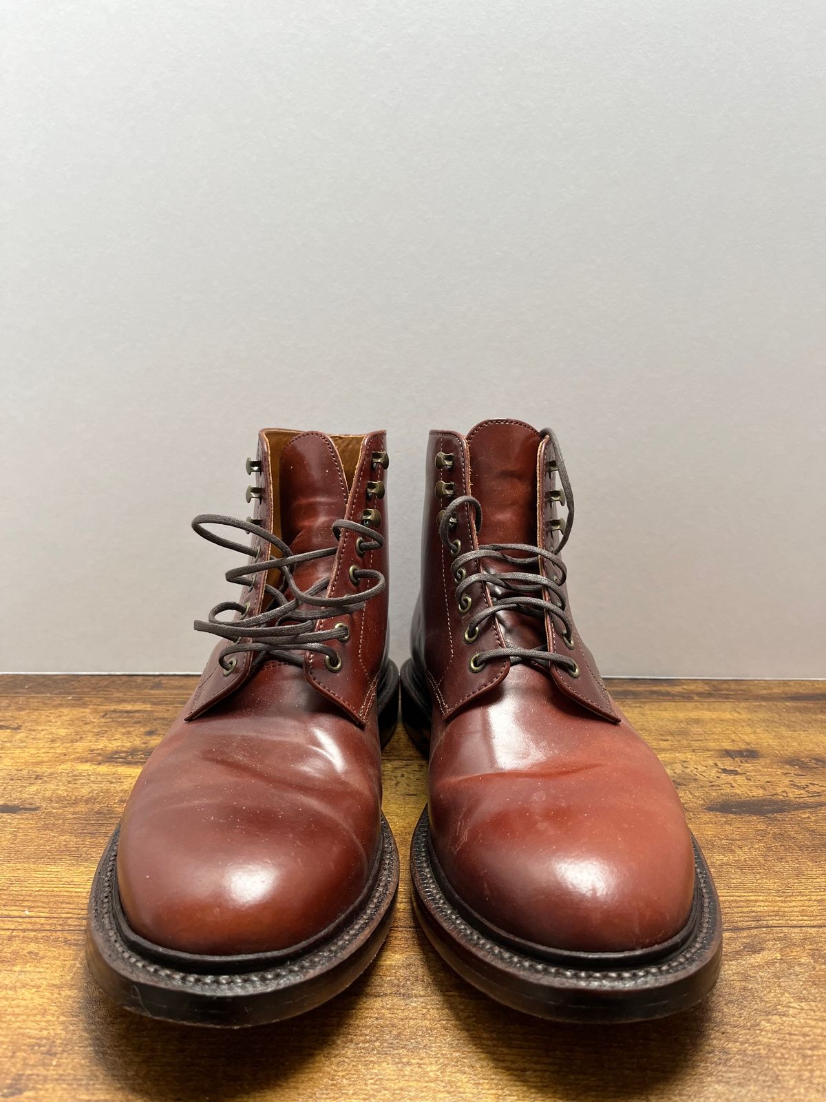 Photo by tosh on December 5, 2023 of the Grant Stone Edward Boot in Horween Garnet Shell Cordovan.