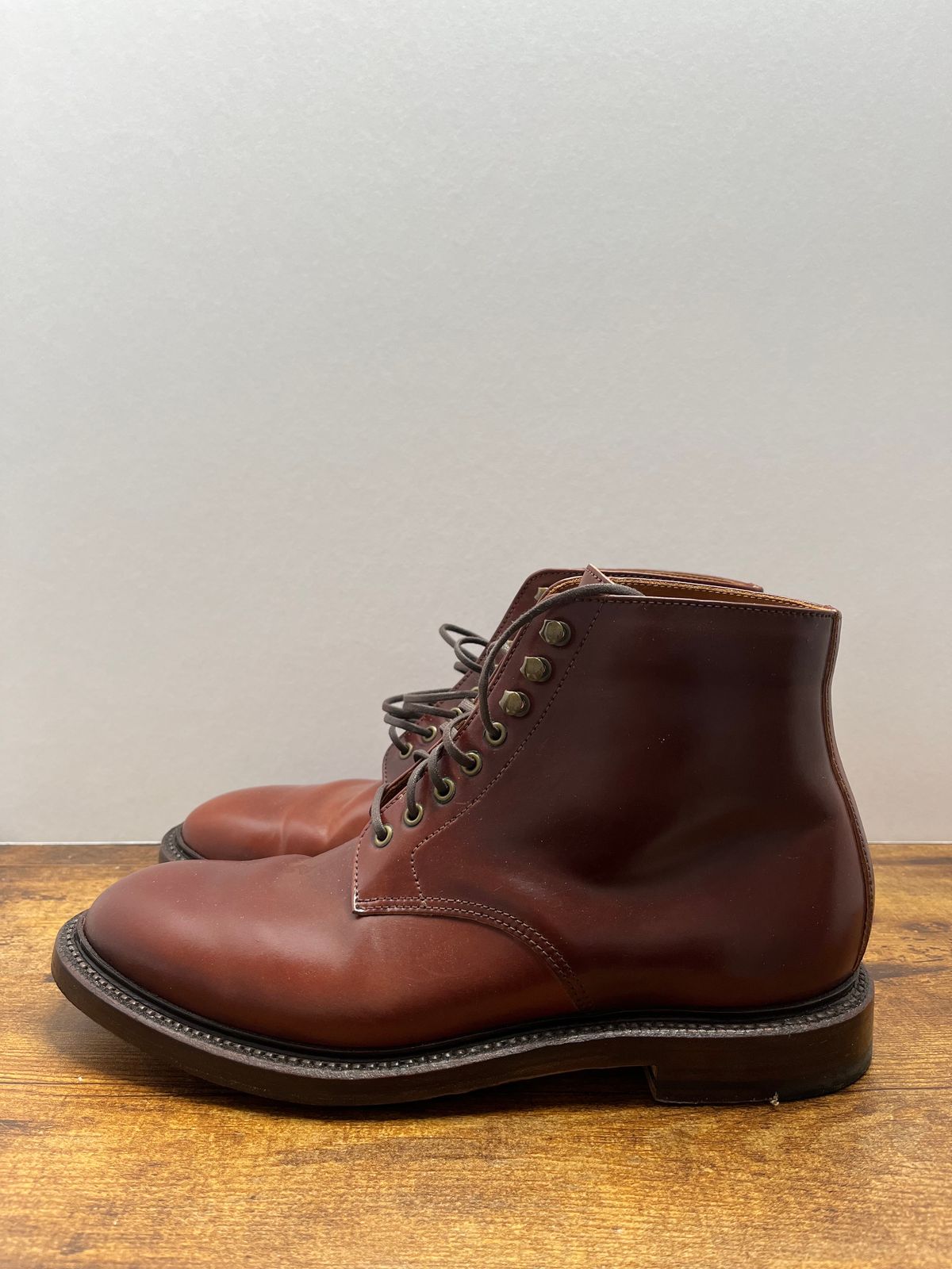 Photo by tosh on December 5, 2023 of the Grant Stone Edward Boot in Horween Garnet Shell Cordovan.