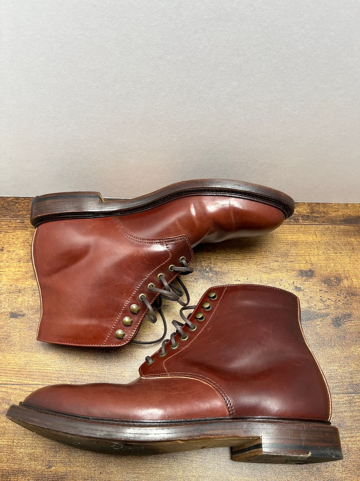 Photo by tosh on December 5, 2023 of the Grant Stone Edward Boot in Horween Garnet Shell Cordovan.