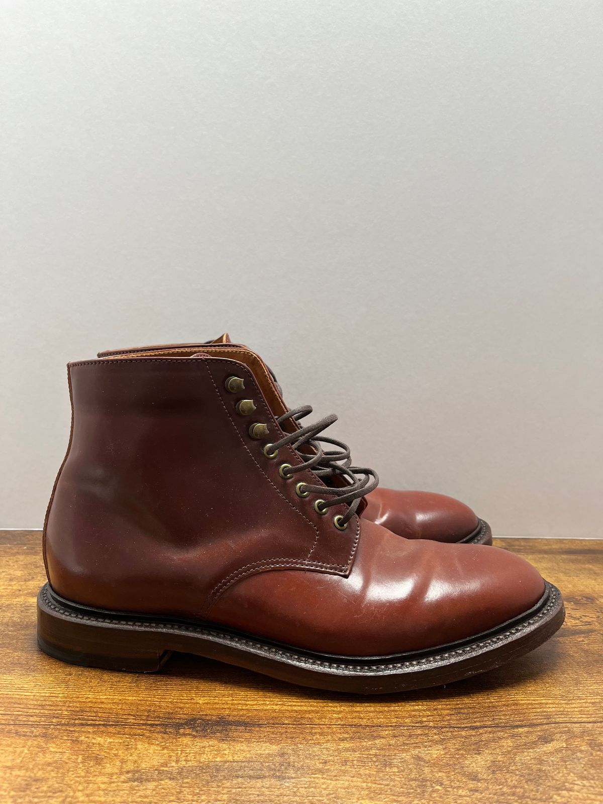 Photo by tosh on December 5, 2023 of the Grant Stone Edward Boot in Horween Garnet Shell Cordovan.