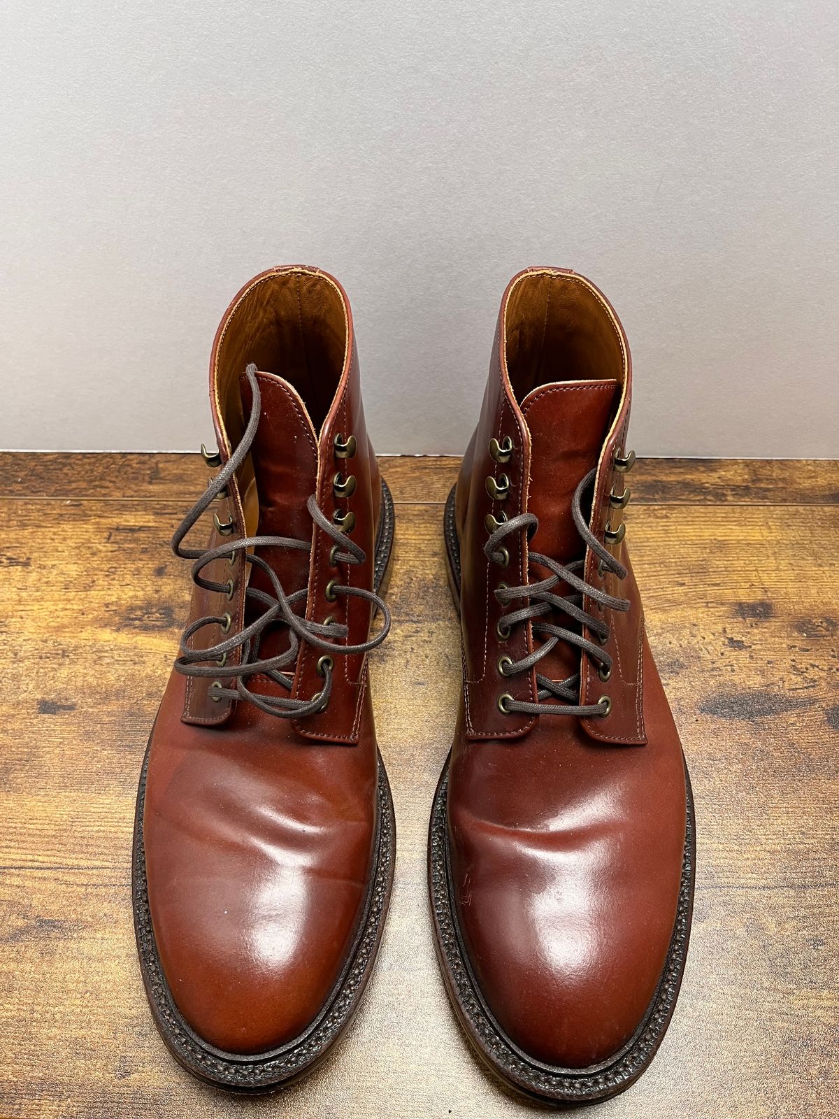 Photo by tosh on December 5, 2023 of the Grant Stone Edward Boot in Horween Garnet Shell Cordovan.