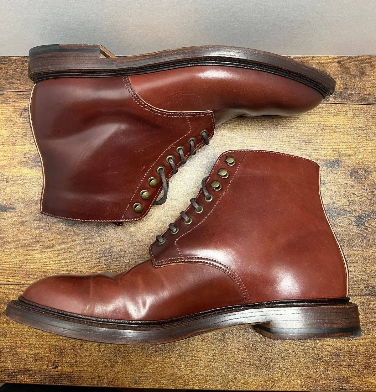Photo by tosh on January 2, 2024 of the Grant Stone Edward Boot in Horween Garnet Shell Cordovan.