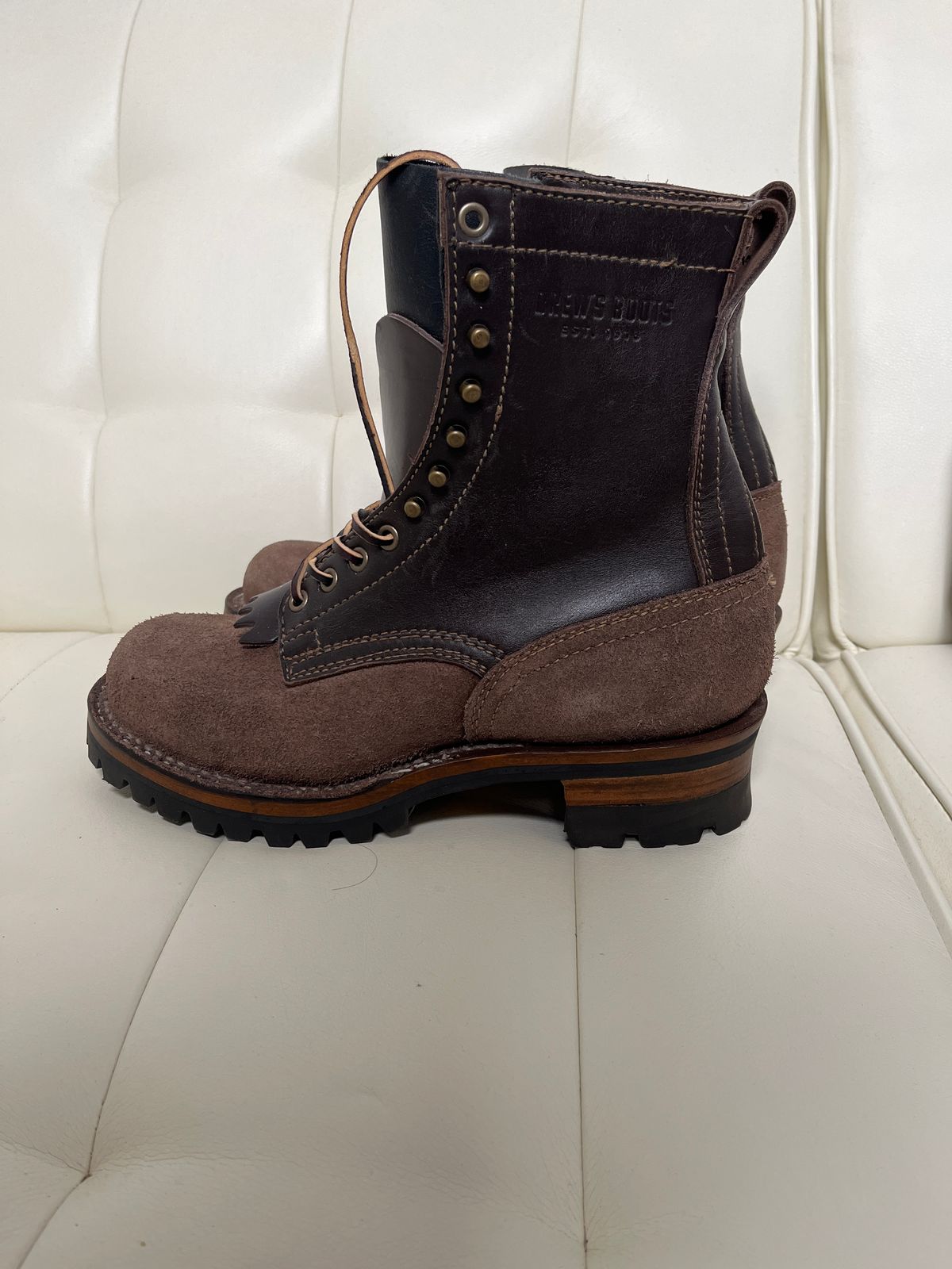 Photo by tosh on September 27, 2023 of the Drew's Boots 8-Inch Logger in Brown Combo.