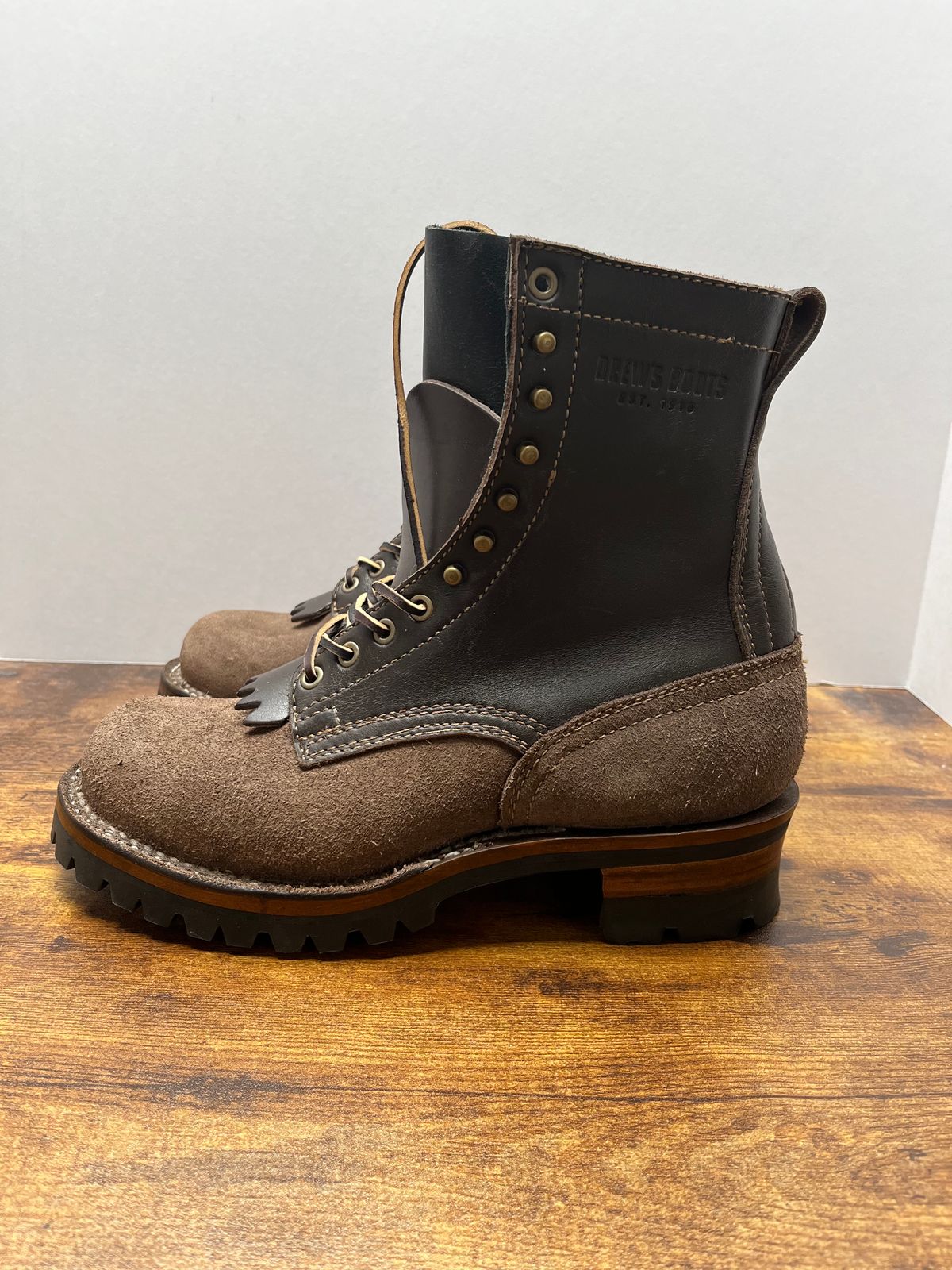 Photo by tosh on October 1, 2023 of the Drew's Boots 8-Inch Logger in Brown Combo.