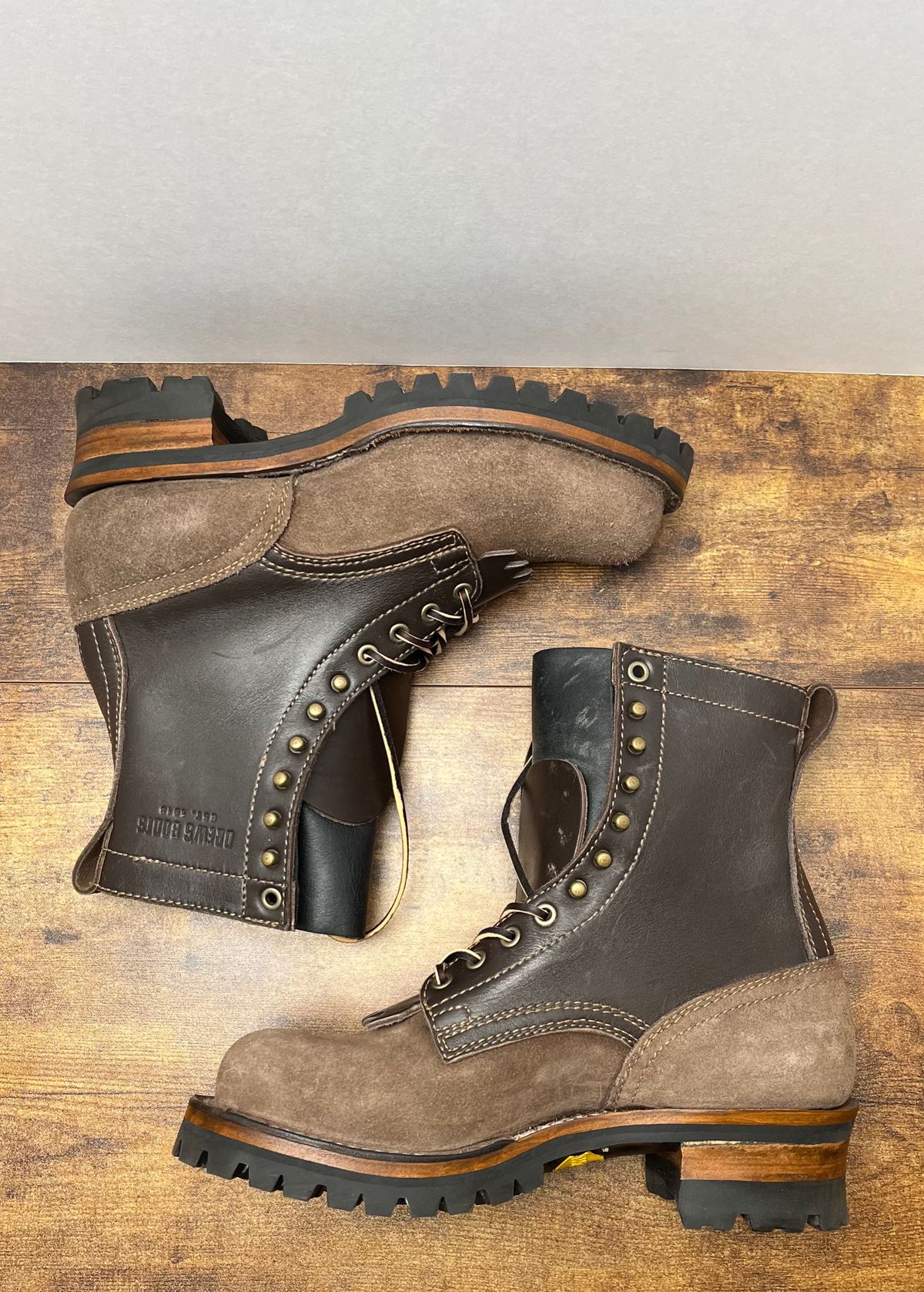 Photo by tosh on October 1, 2023 of the Drew's Boots 8-Inch Logger in Brown Combo.