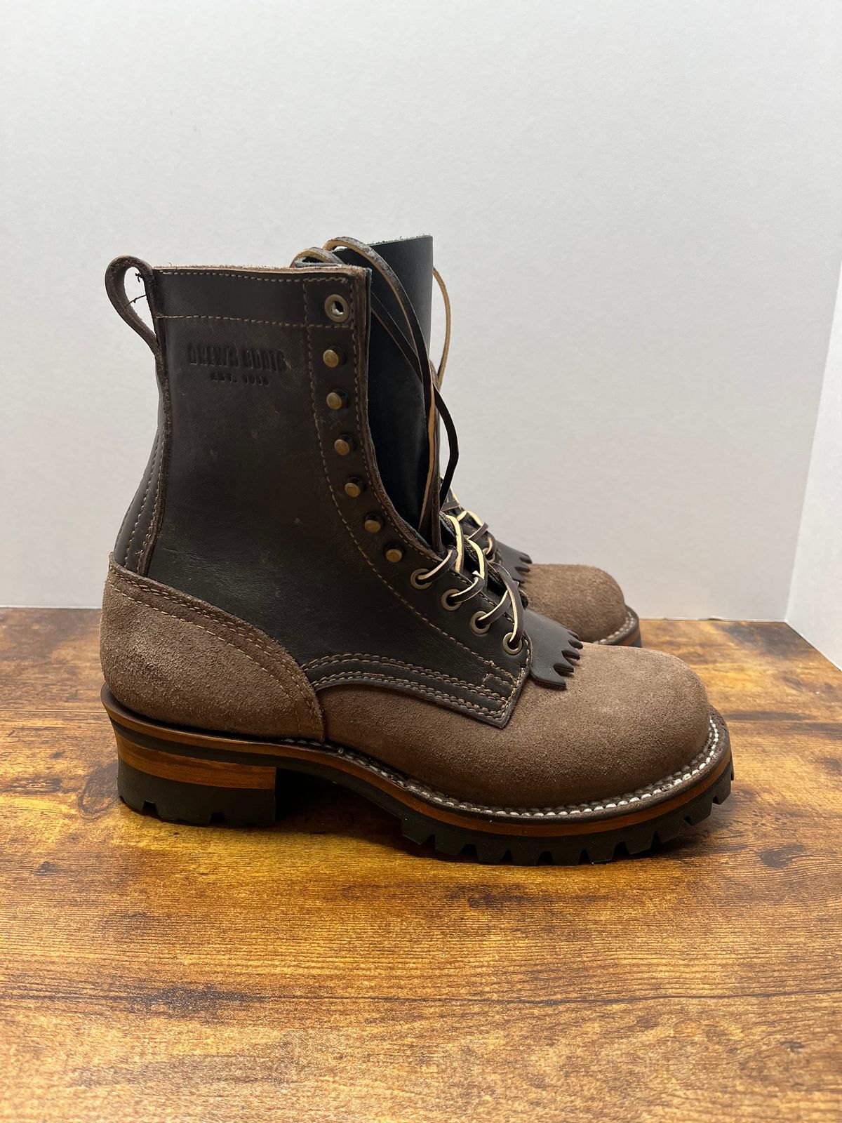 Photo by tosh on October 1, 2023 of the Drew's Boots 8-Inch Logger in Brown Combo.