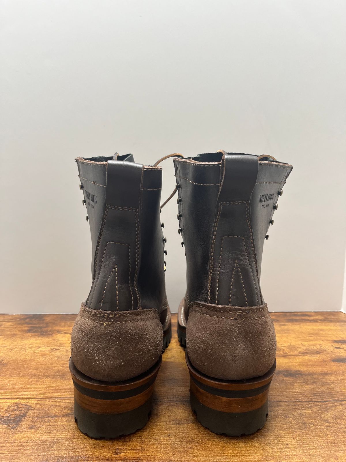 Photo by tosh on November 5, 2023 of the Drew's Boots 8-Inch Logger in Brown Combo.