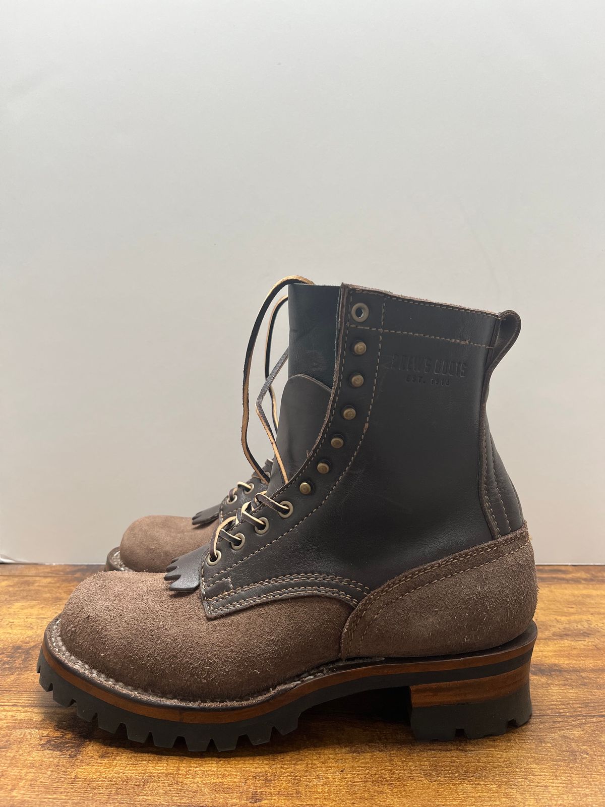 Photo by tosh on November 5, 2023 of the Drew's Boots 8-Inch Logger in Brown Combo.