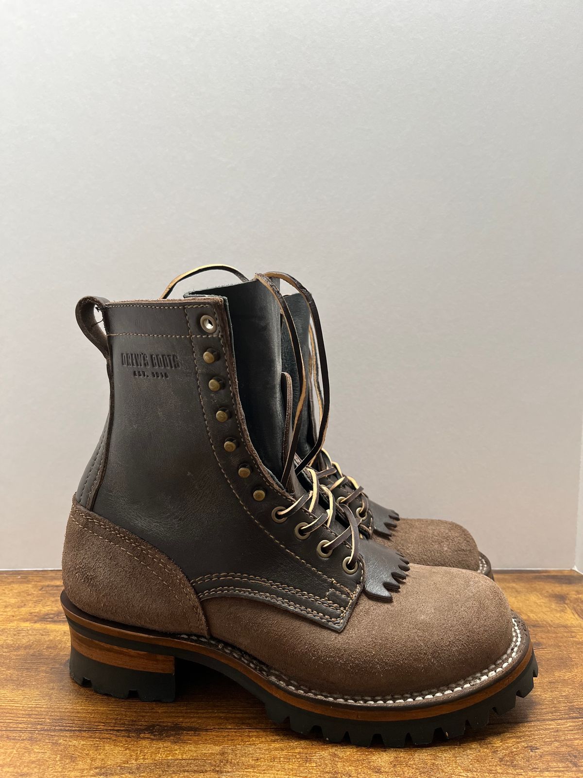 Photo by tosh on December 5, 2023 of the Drew's Boots 8-Inch Logger in Brown Combo.